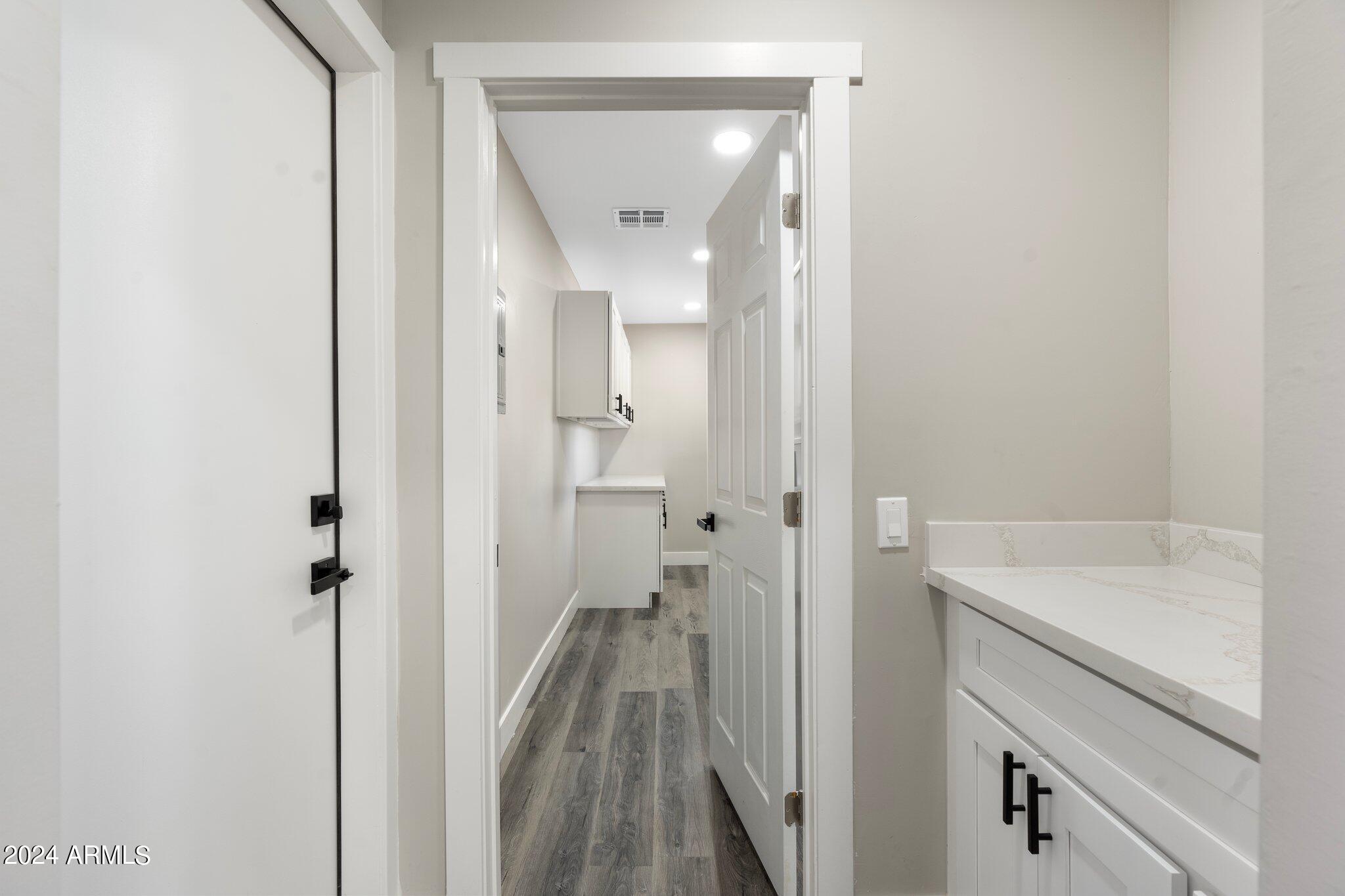 6719 E WILSHIRE Drive