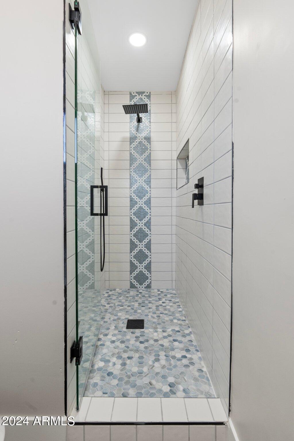 6719 E WILSHIRE Drive