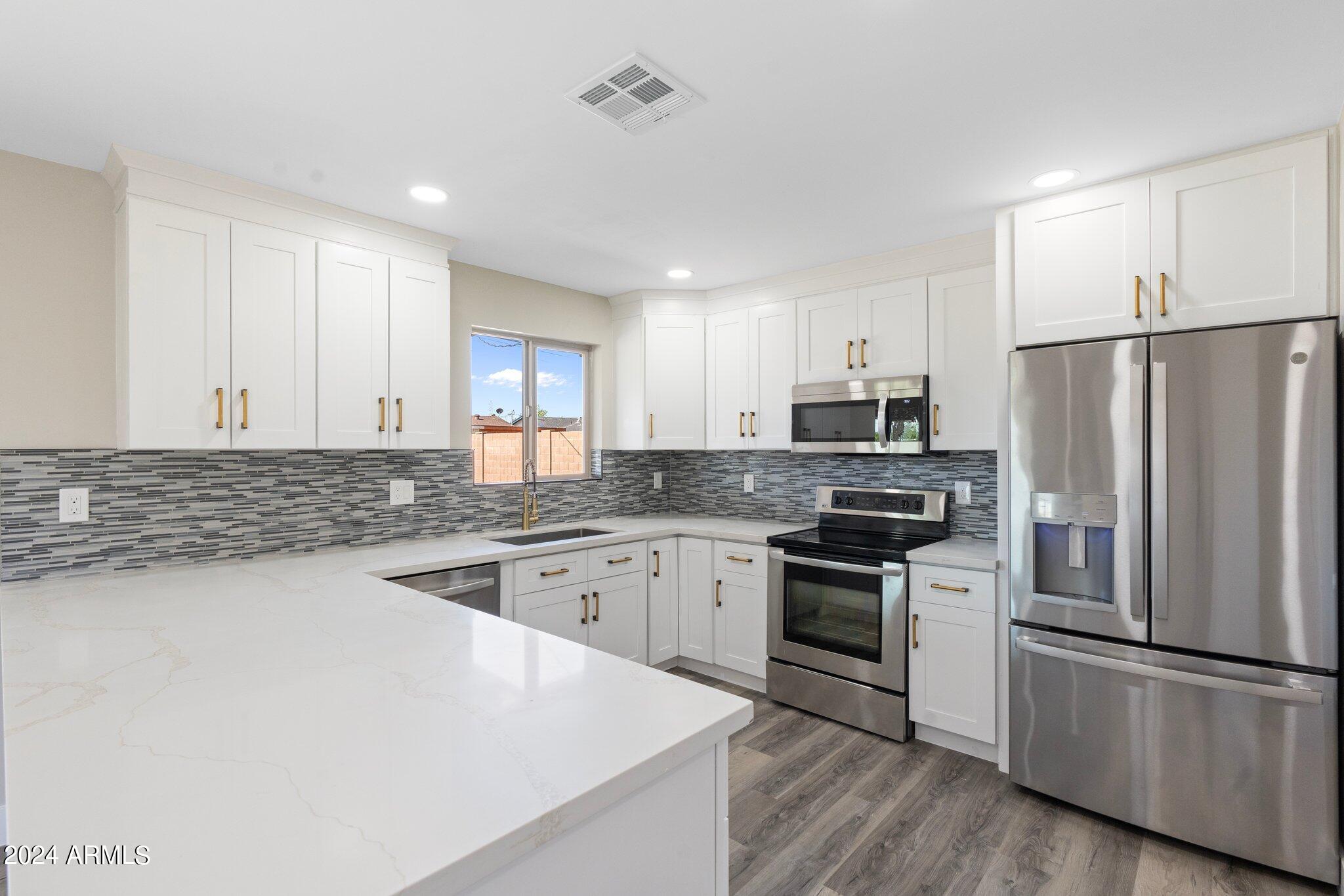 6719 E WILSHIRE Drive