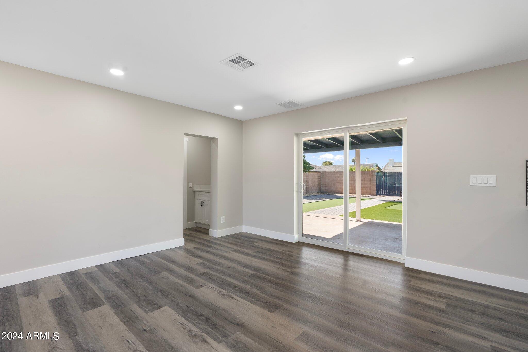 6719 E WILSHIRE Drive