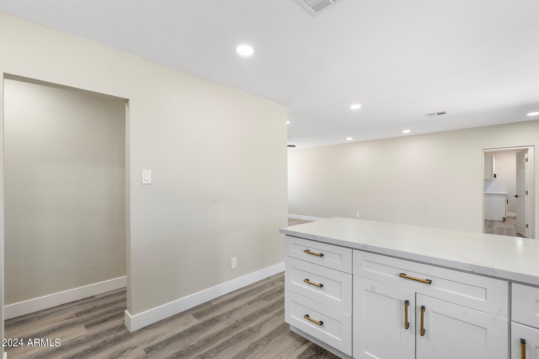 6719 E WILSHIRE Drive