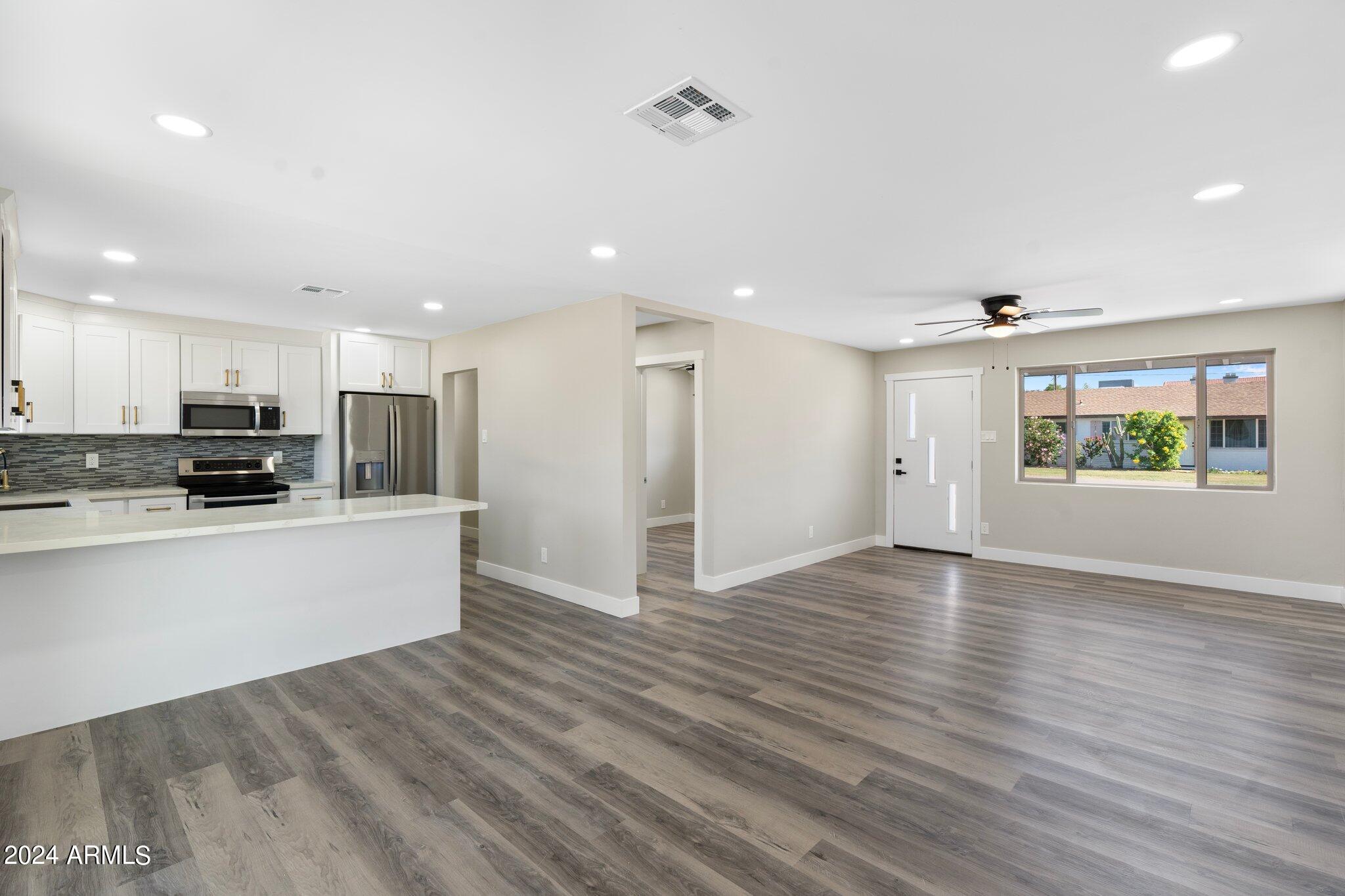 6719 E WILSHIRE Drive