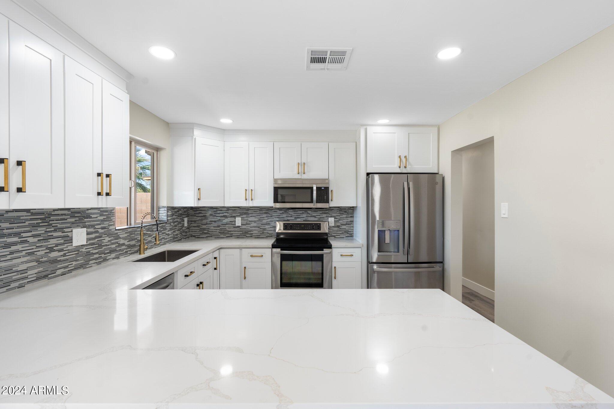 6719 E WILSHIRE Drive