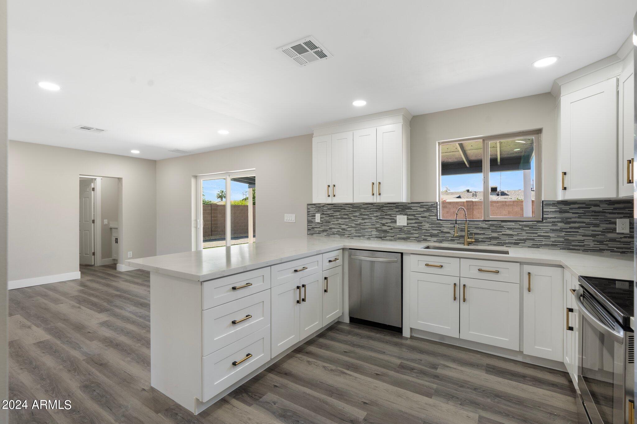 6719 E WILSHIRE Drive