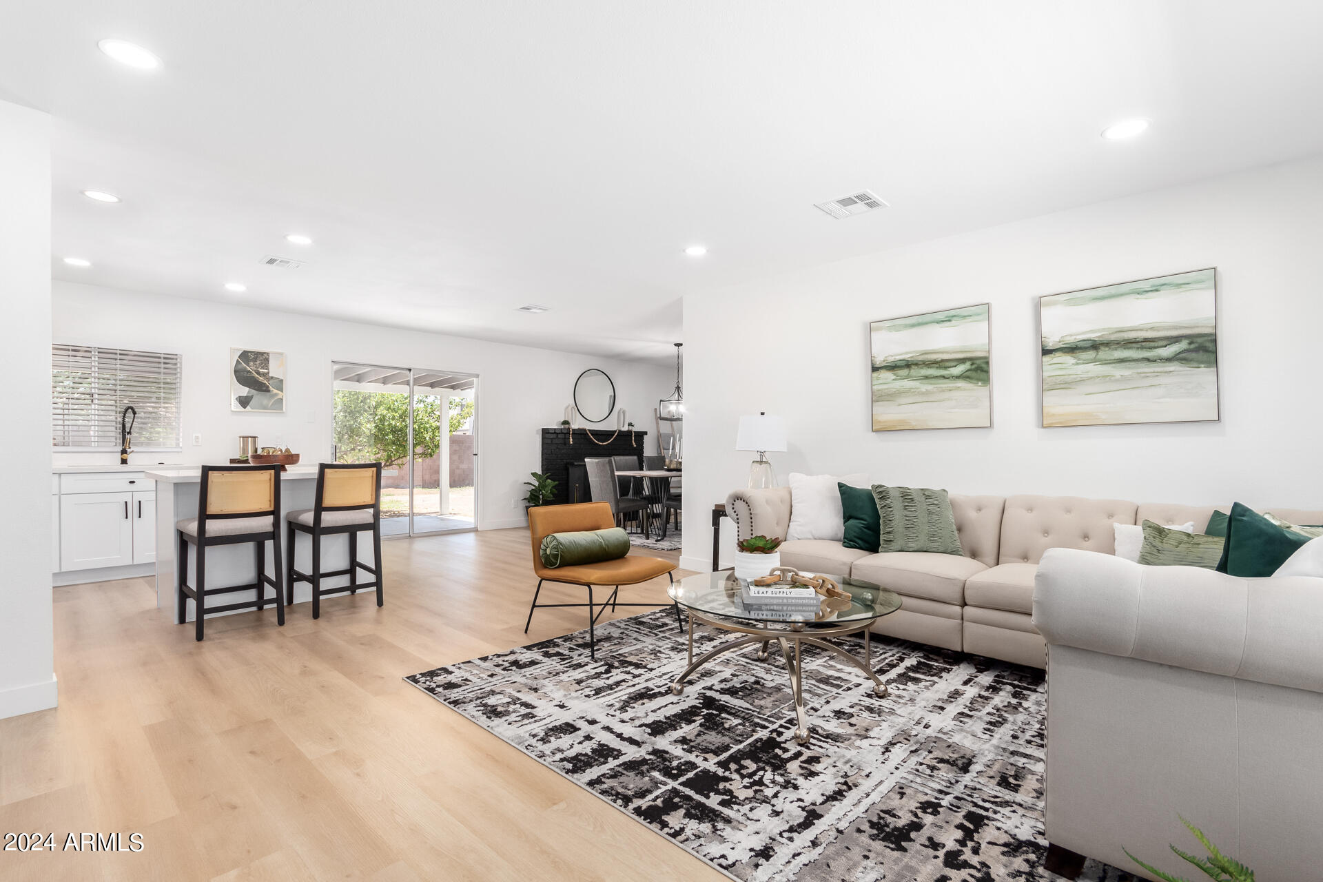 4033 E HARTFORD Avenue