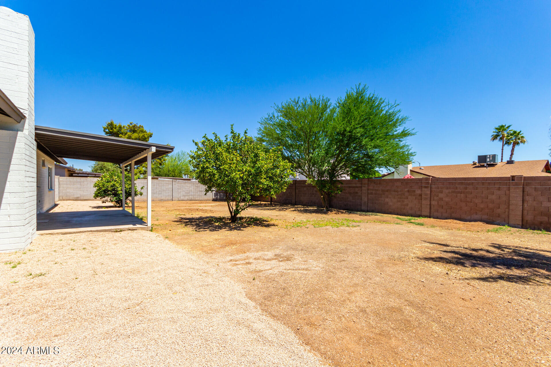 4033 E HARTFORD Avenue