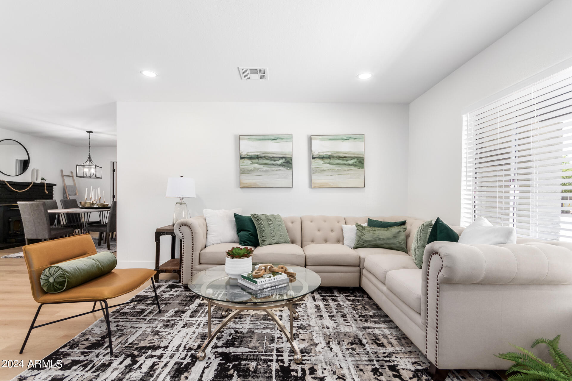 4033 E HARTFORD Avenue