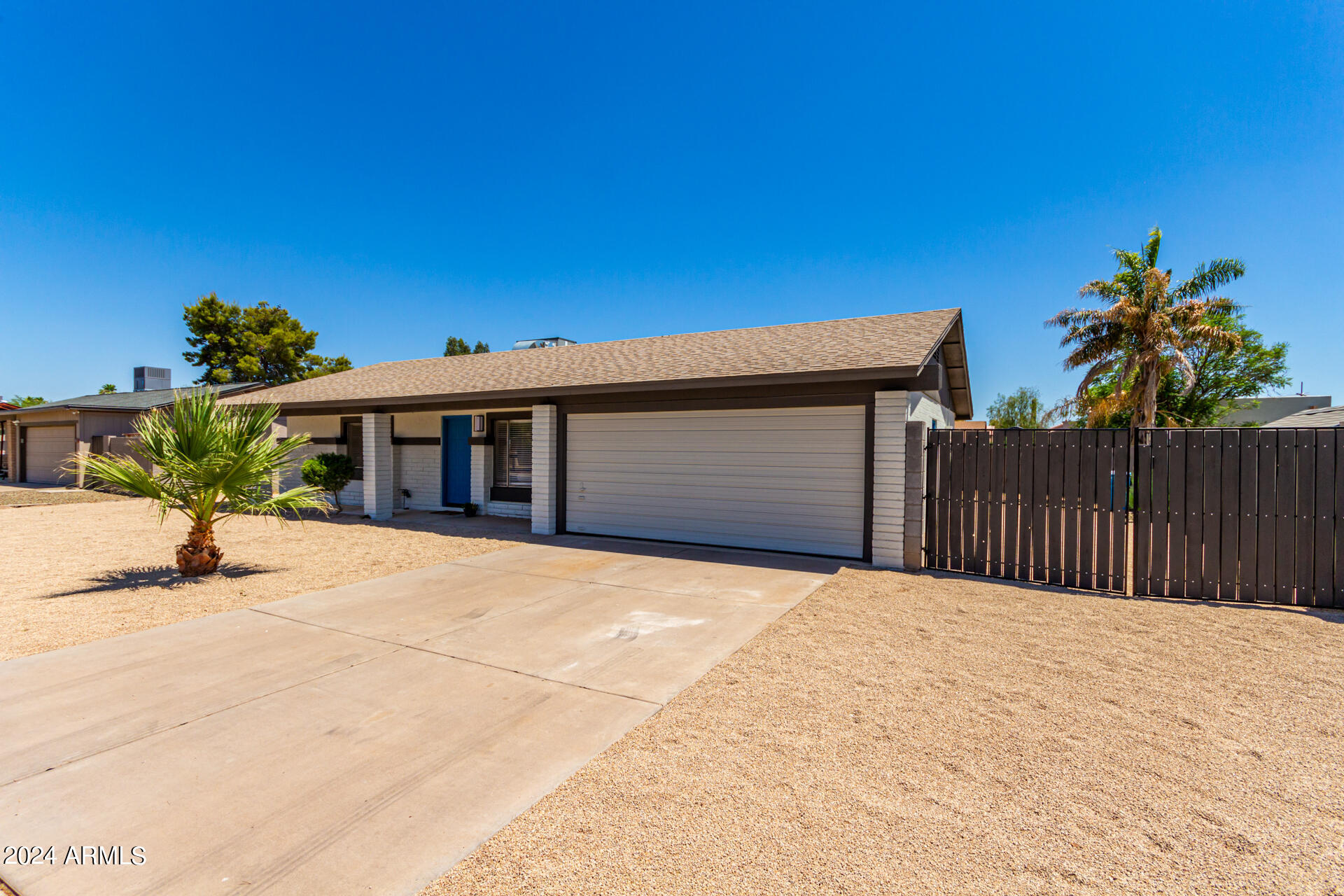 4033 E HARTFORD Avenue