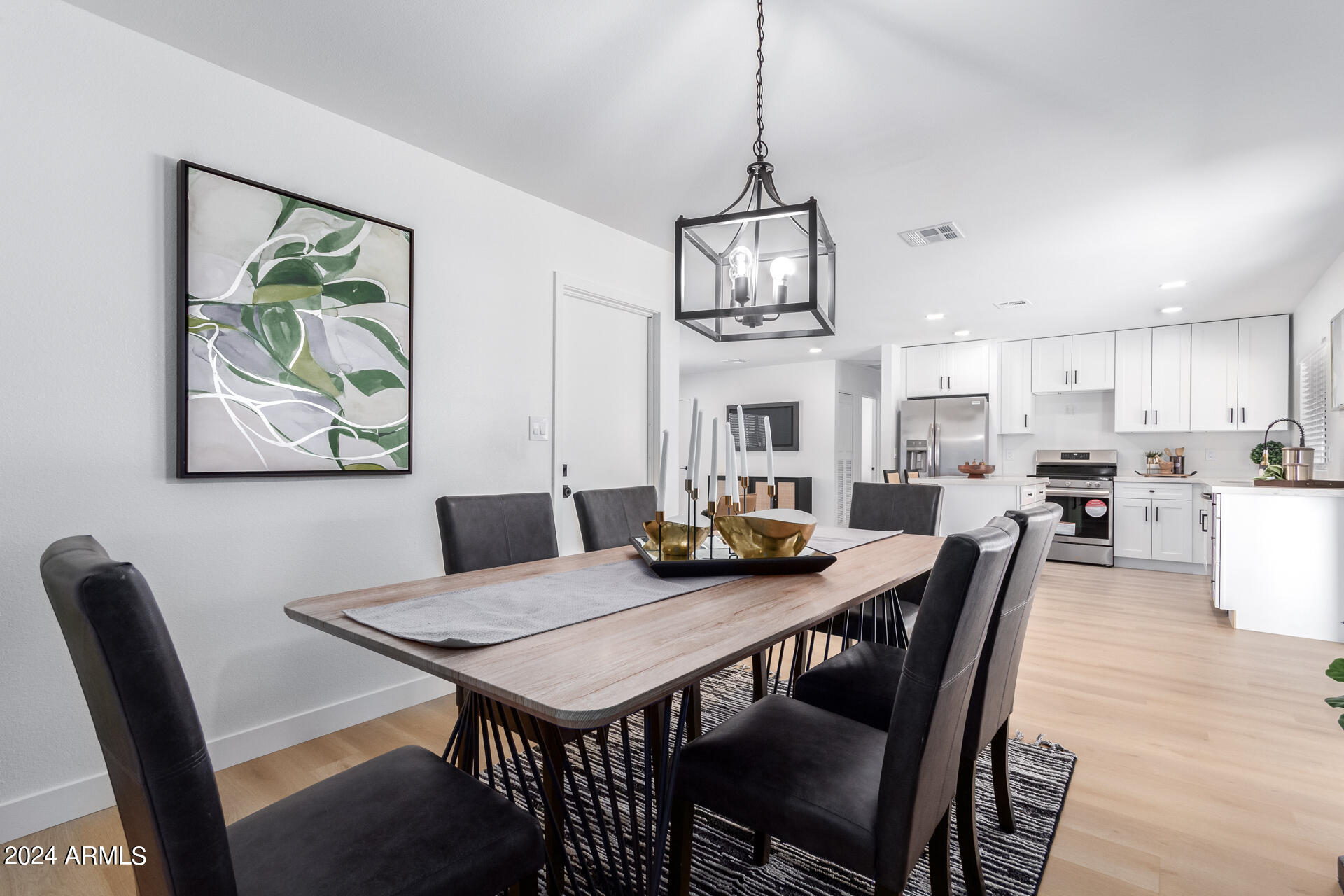 4033 E HARTFORD Avenue