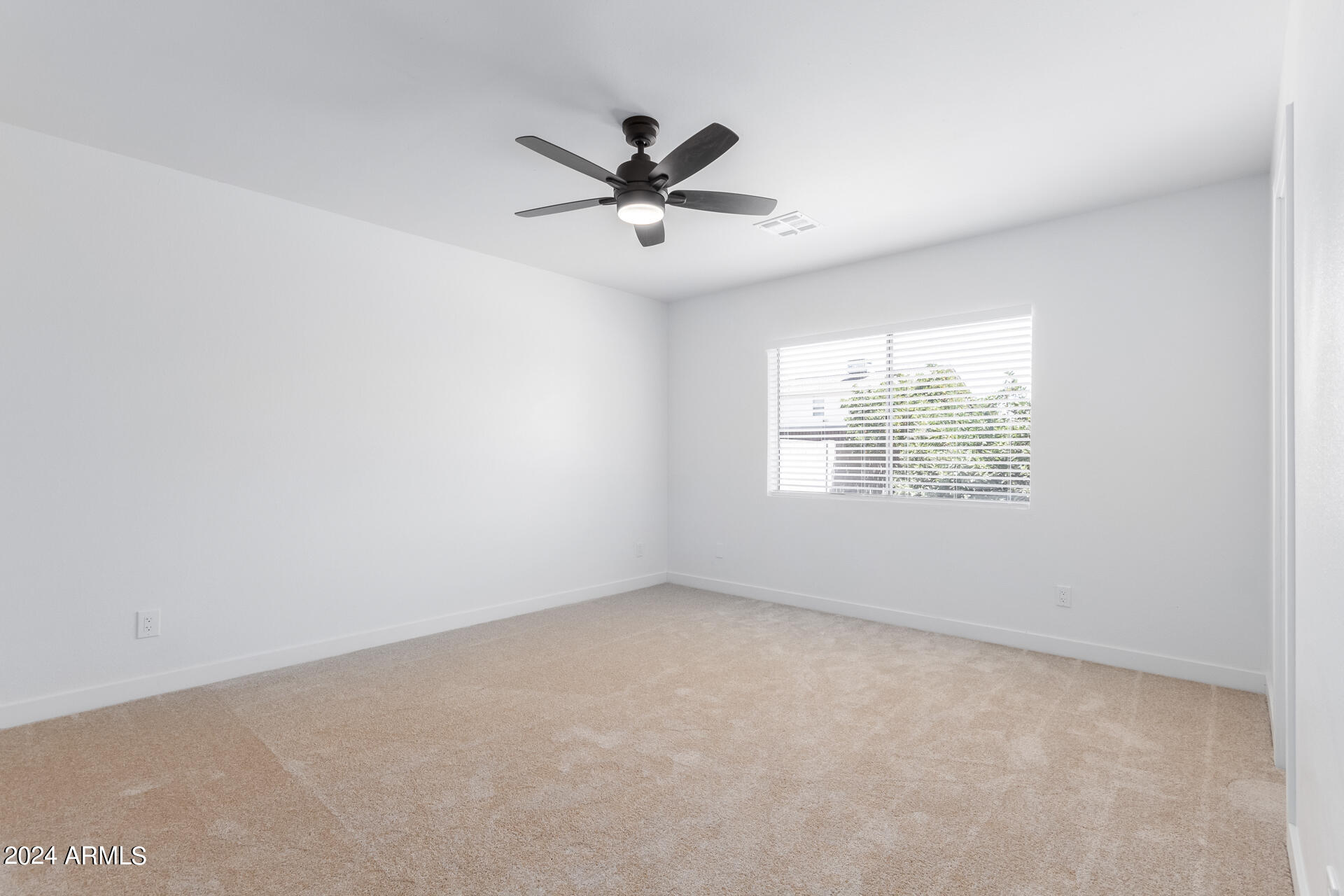 4033 E HARTFORD Avenue