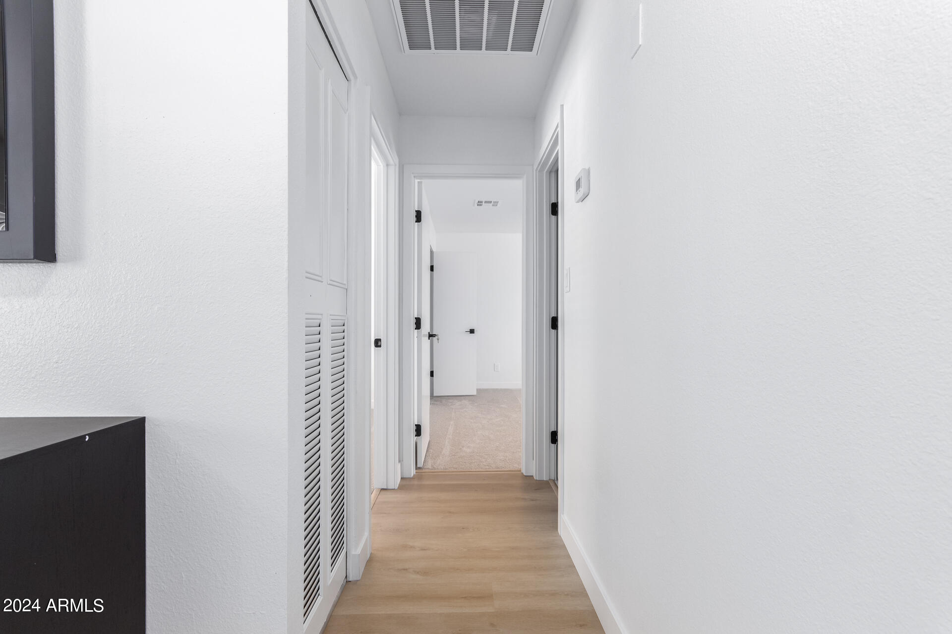 4033 E HARTFORD Avenue