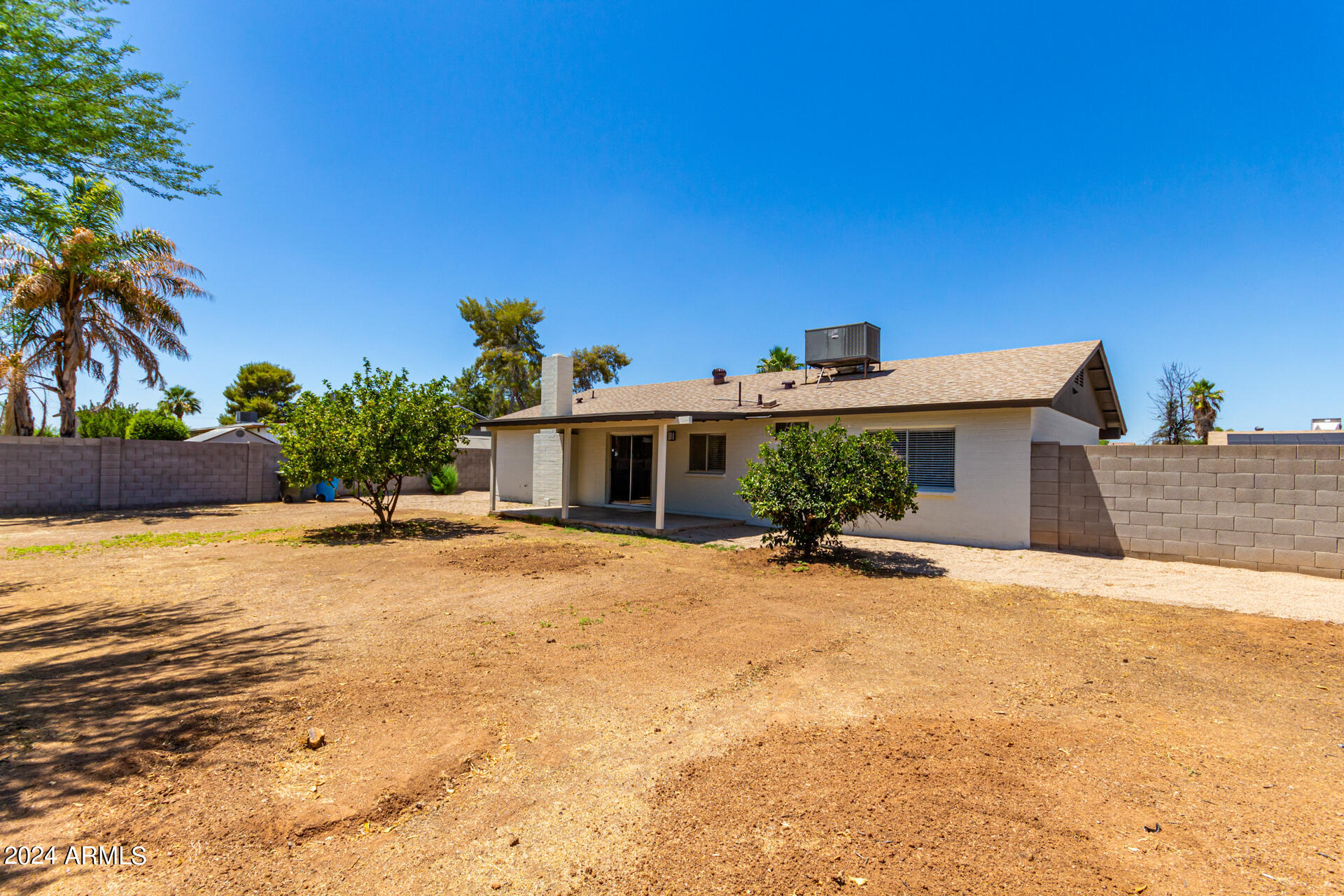 4033 E HARTFORD Avenue