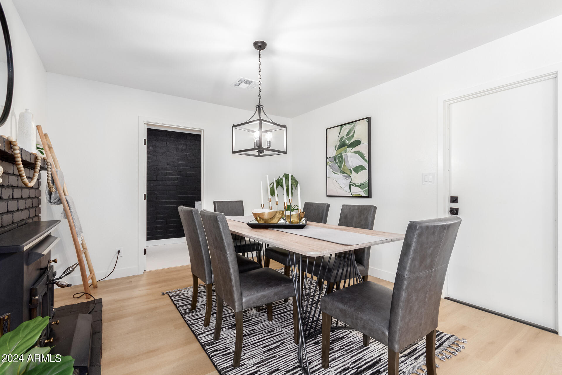 4033 E HARTFORD Avenue