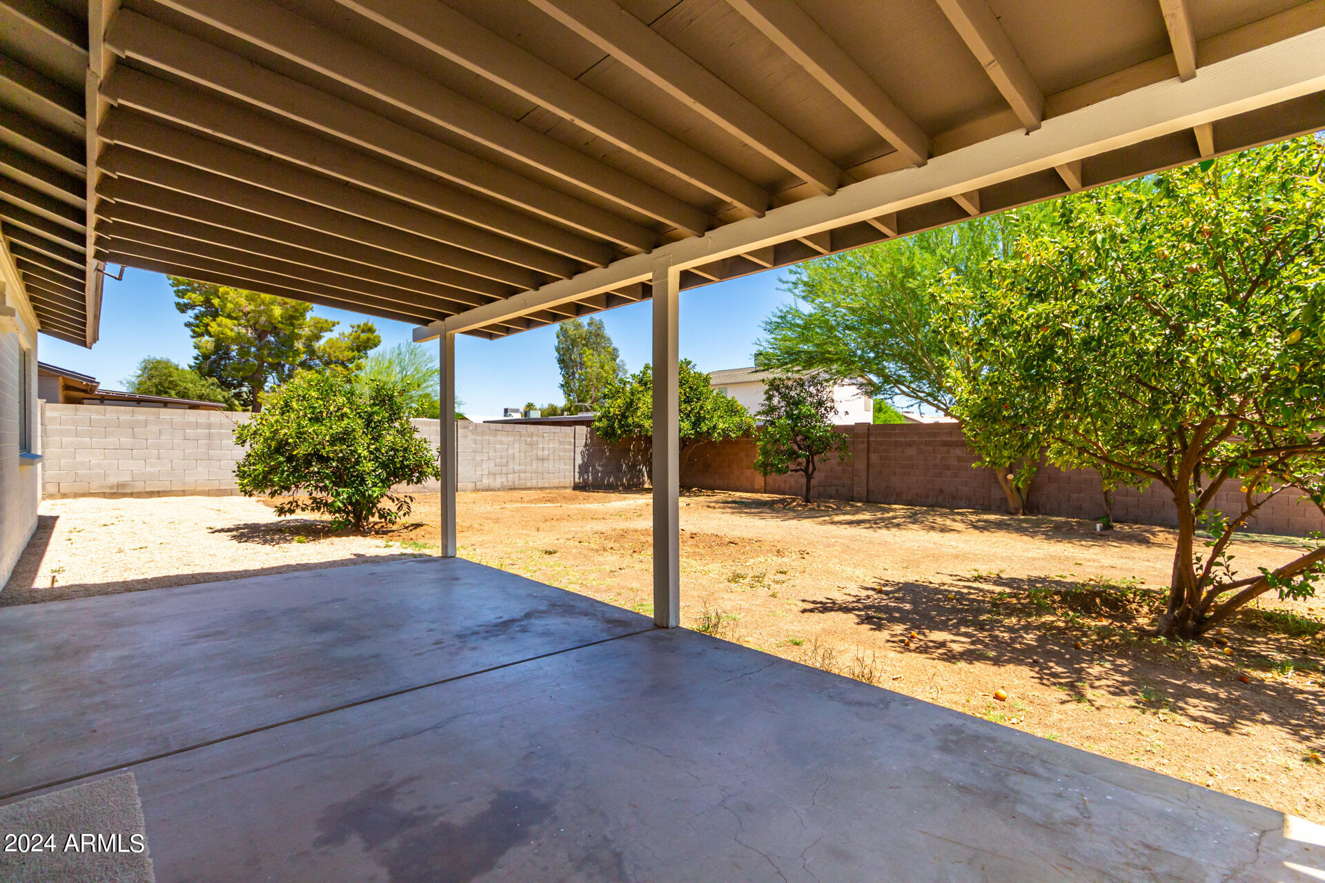 4033 E HARTFORD Avenue