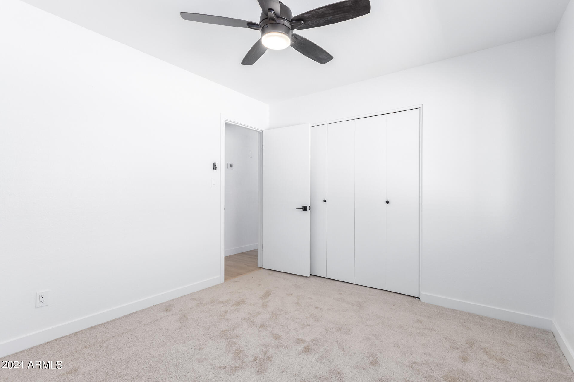 4033 E HARTFORD Avenue