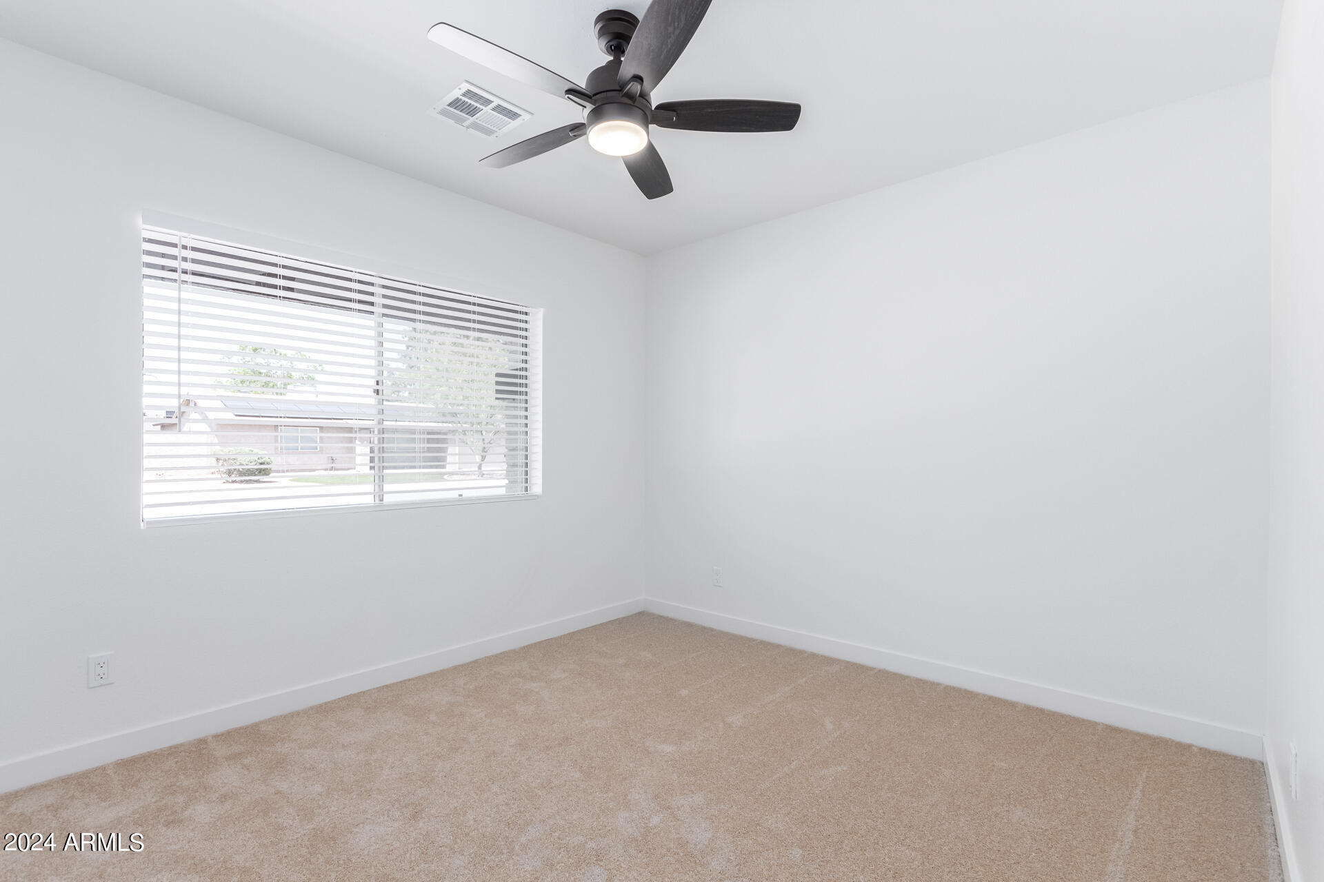 4033 E HARTFORD Avenue