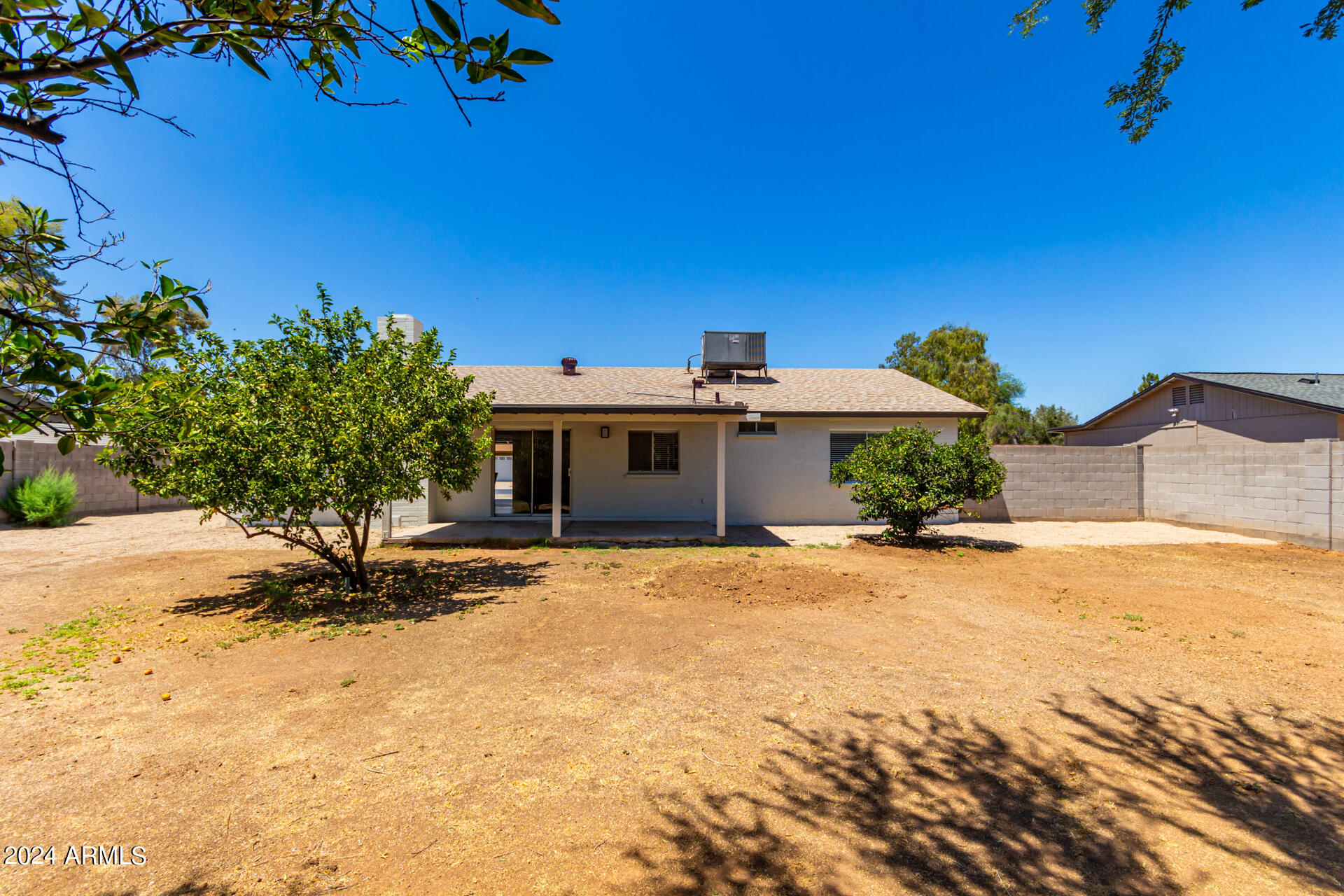 4033 E HARTFORD Avenue