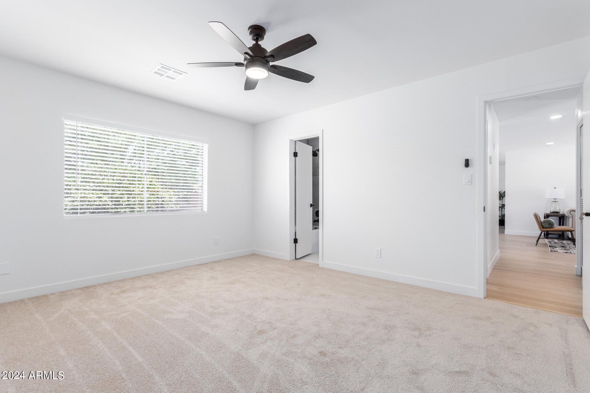 4033 E HARTFORD Avenue