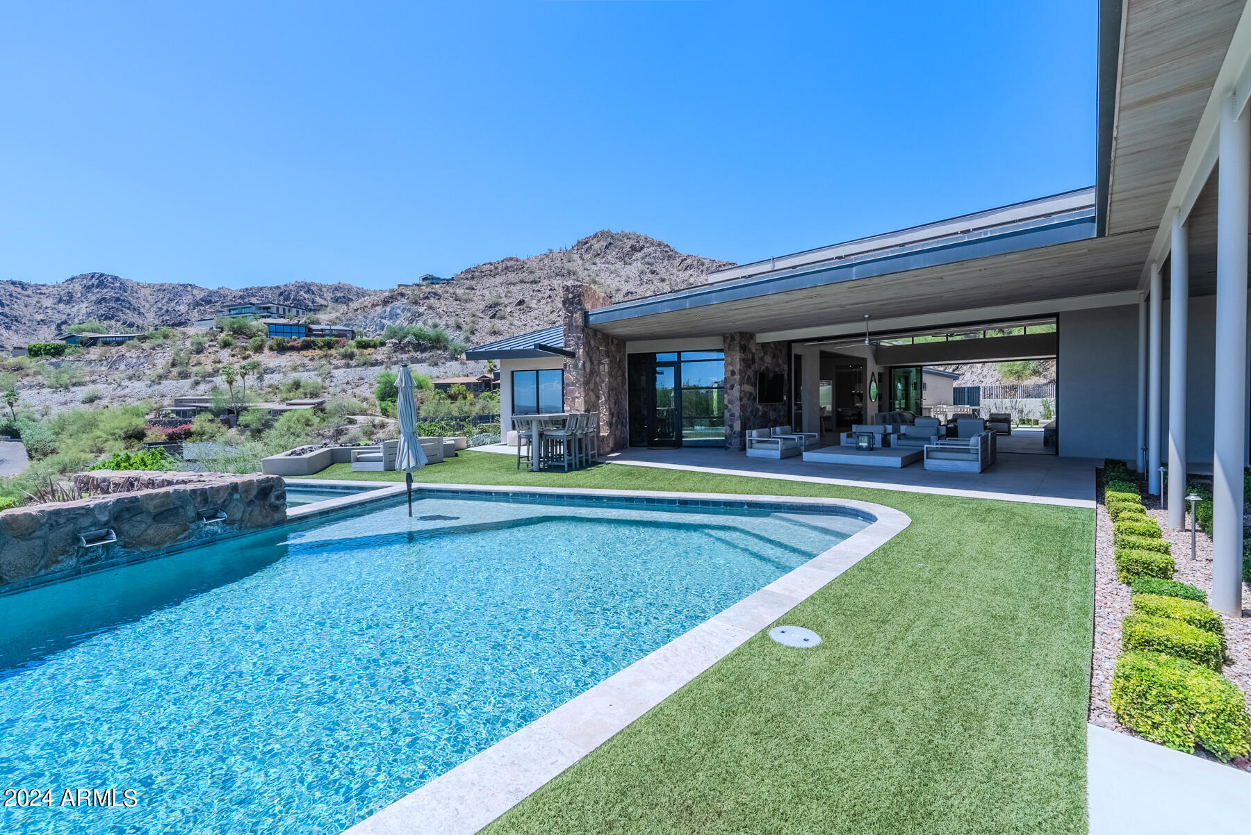 7537 N LAKESIDE Lane