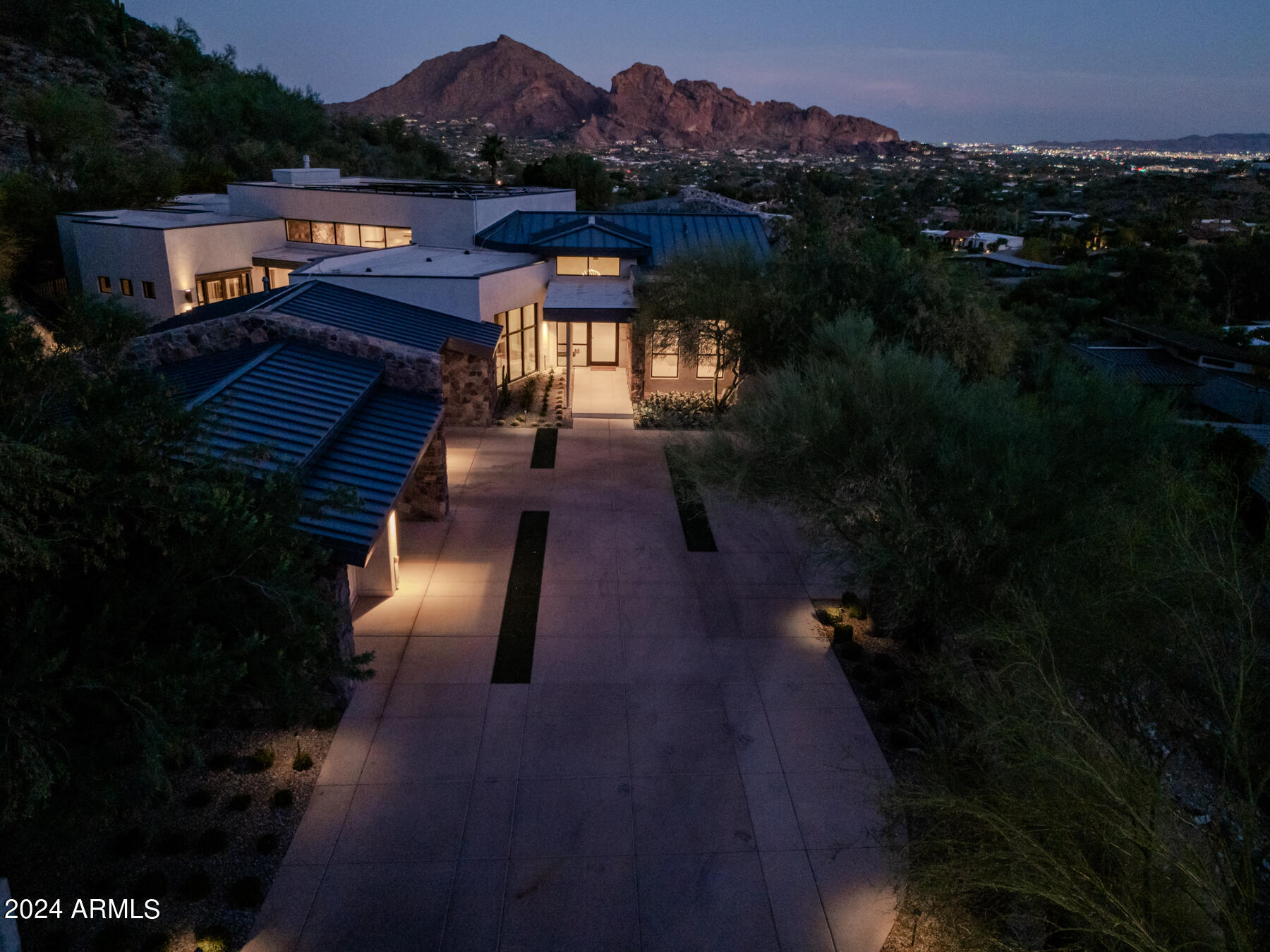 7537 N LAKESIDE Lane