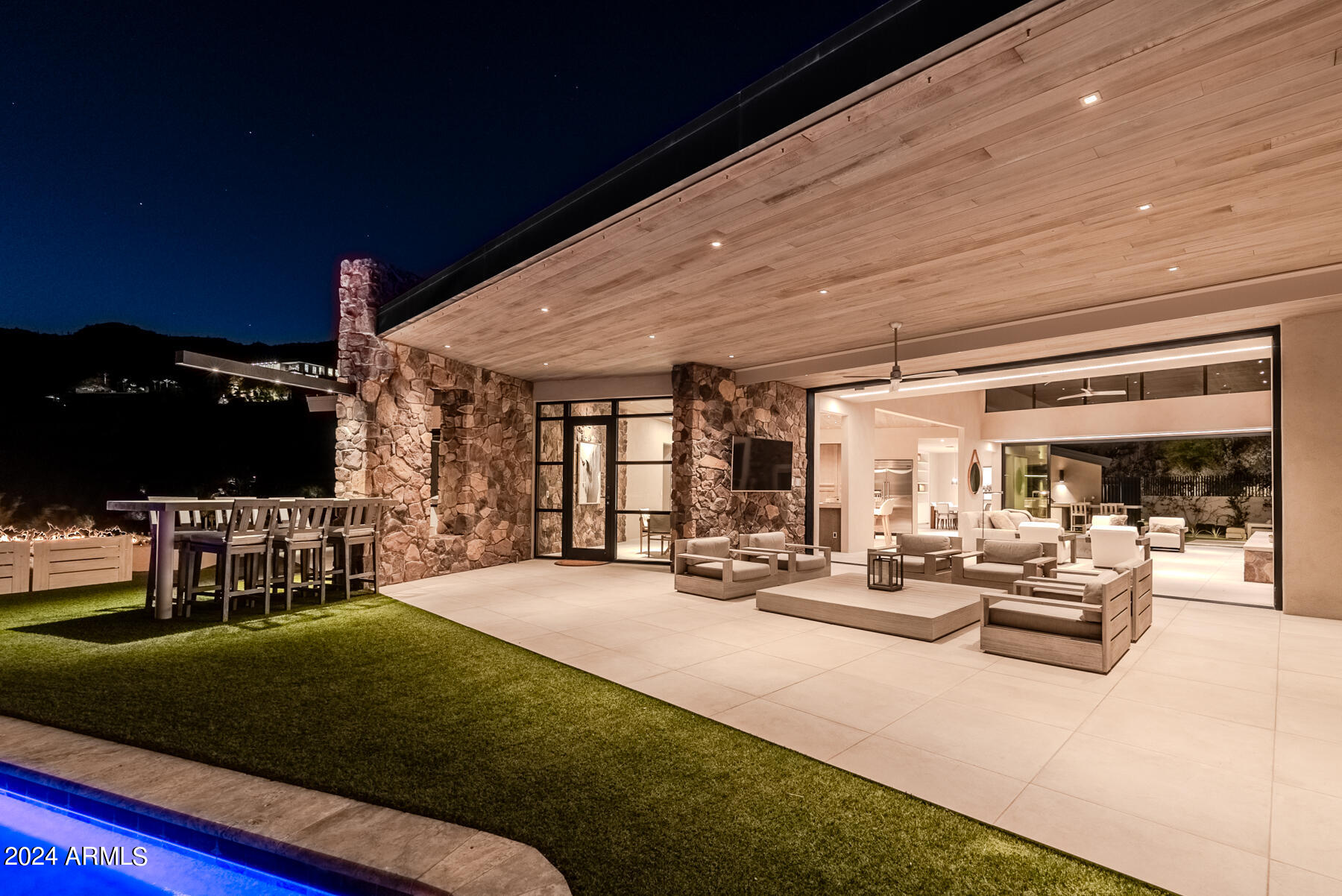 7537 N LAKESIDE Lane