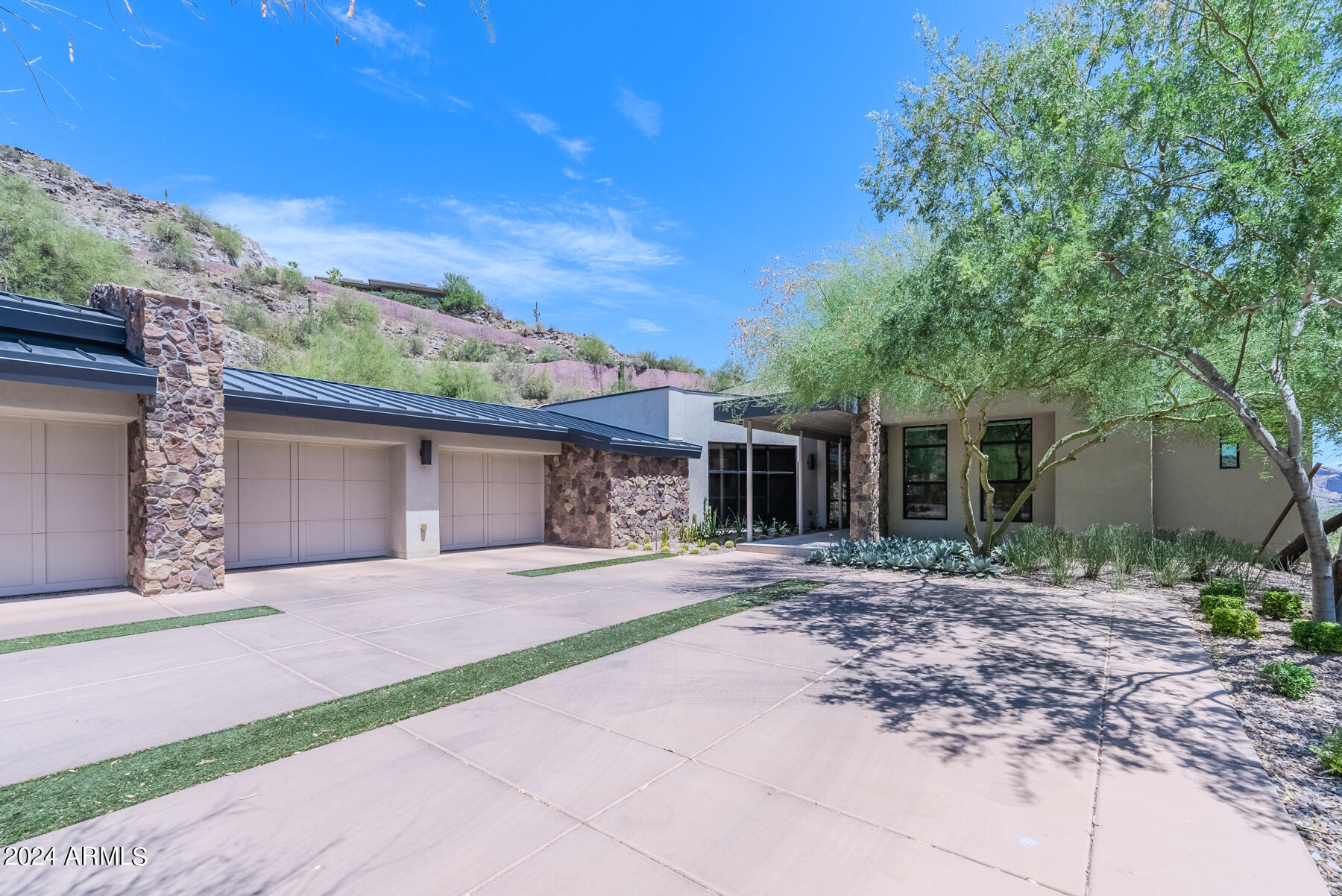7537 N LAKESIDE Lane