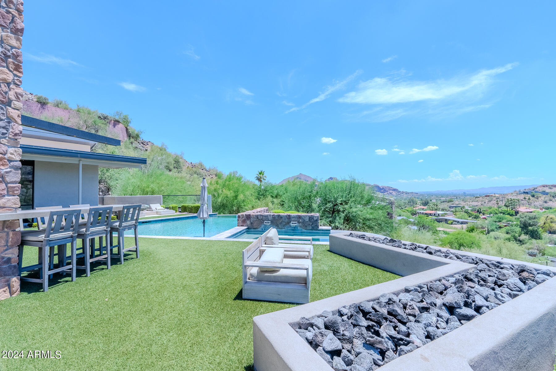 7537 N LAKESIDE Lane