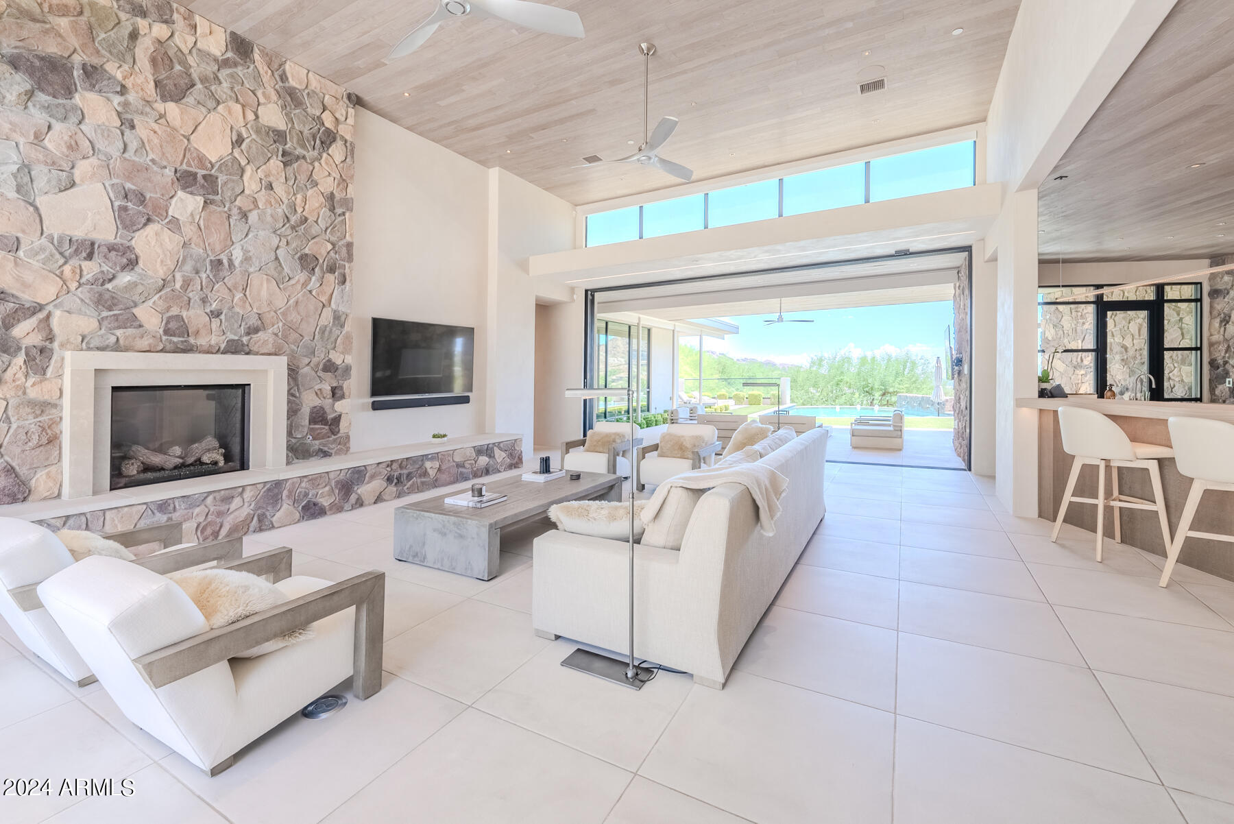 7537 N LAKESIDE Lane