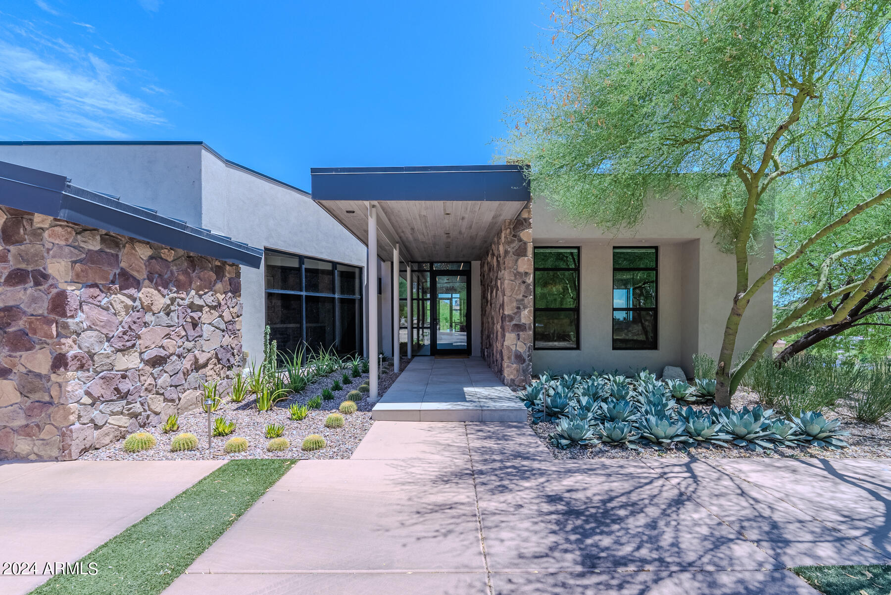 7537 N LAKESIDE Lane