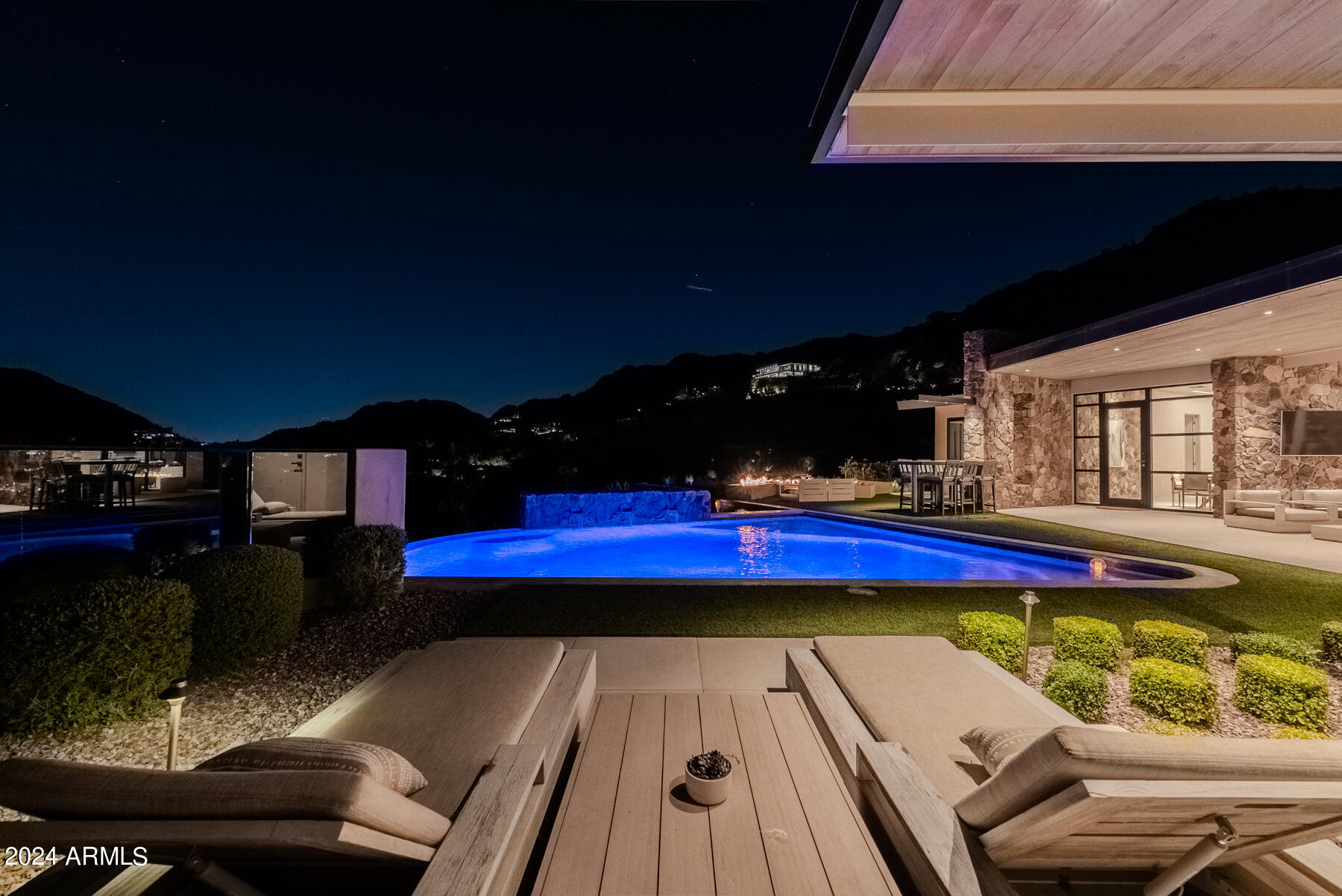 7537 N LAKESIDE Lane