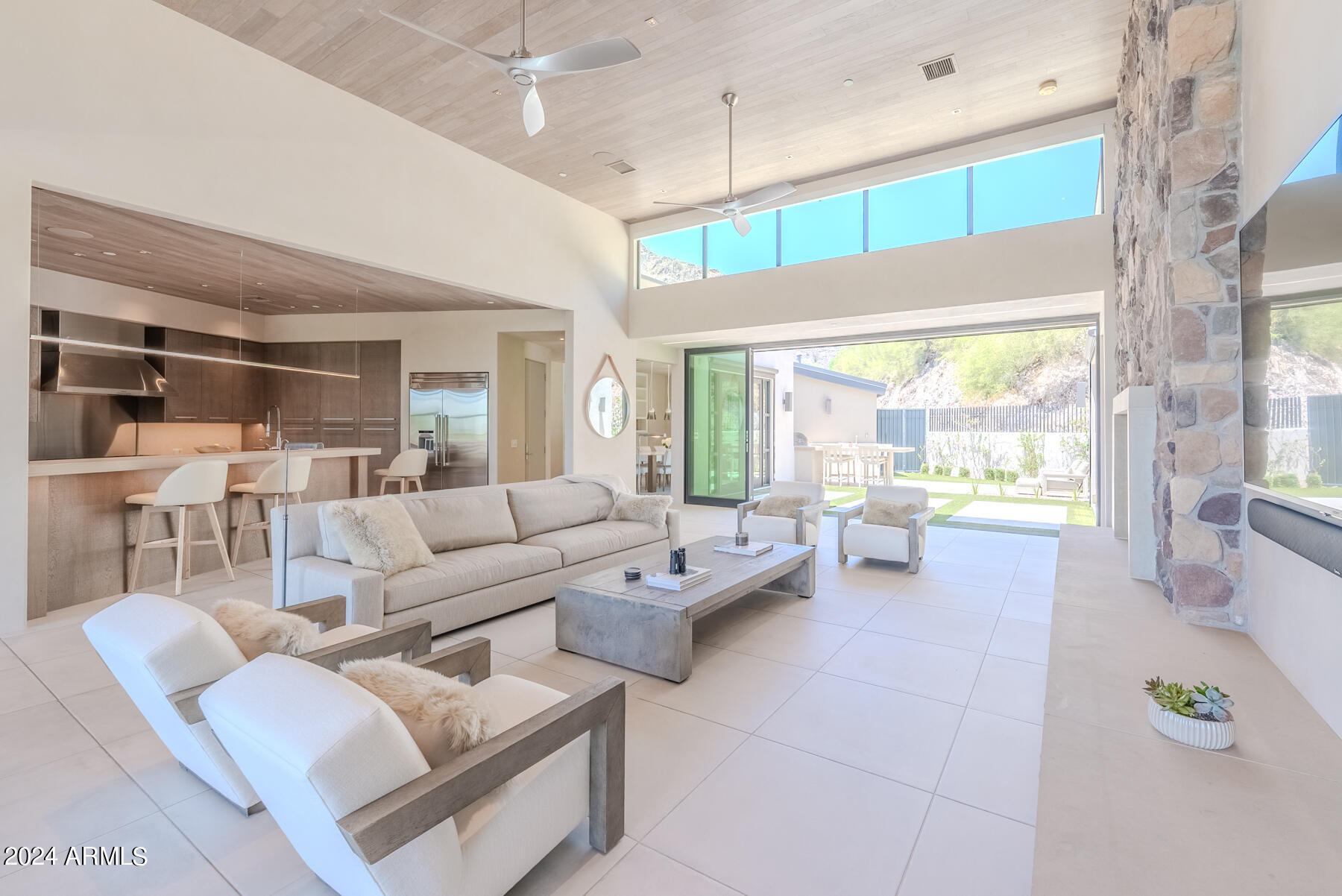 7537 N LAKESIDE Lane