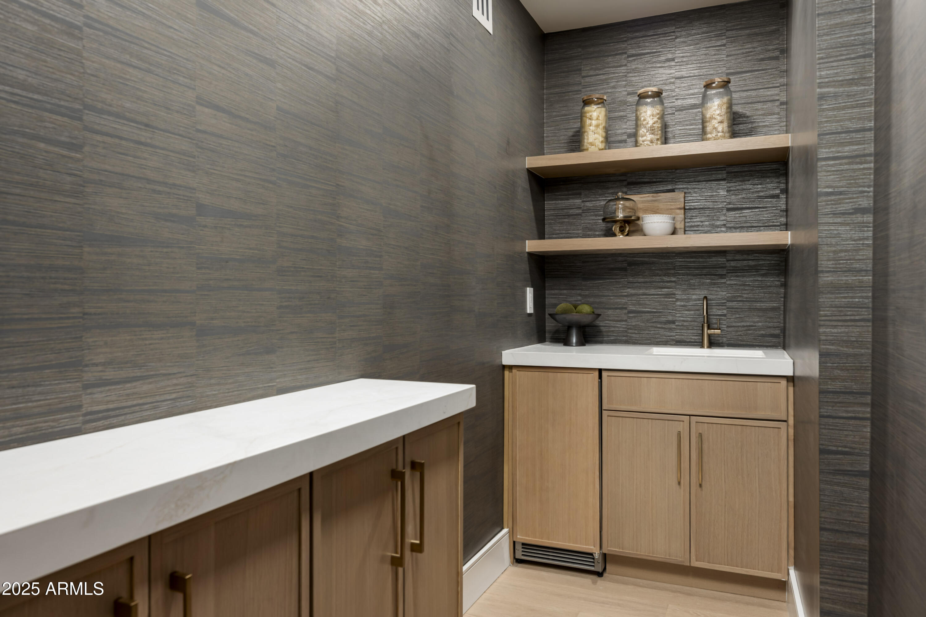 4446 E CAMELBACK Road, 102