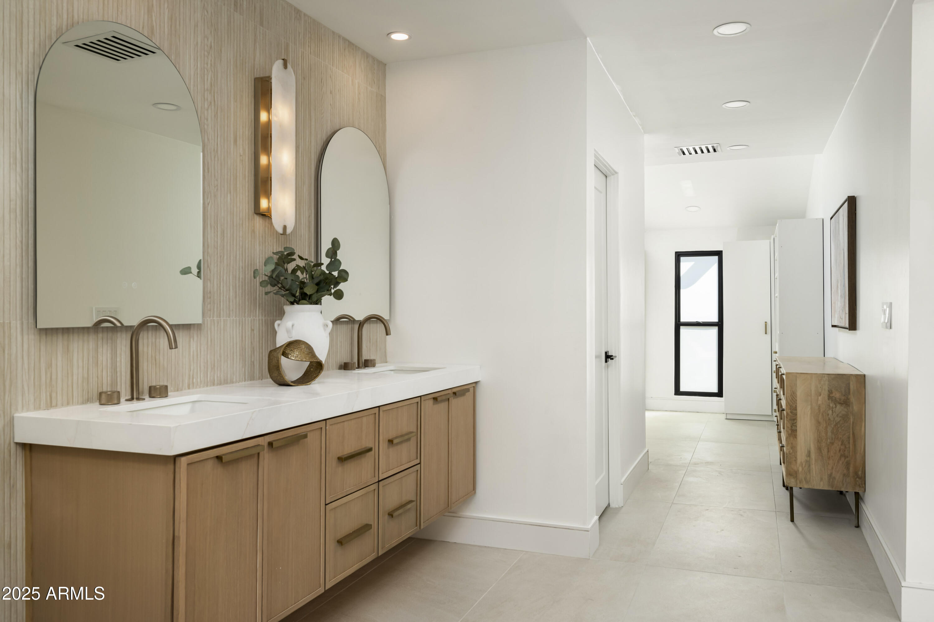 4446 E CAMELBACK Road, 102