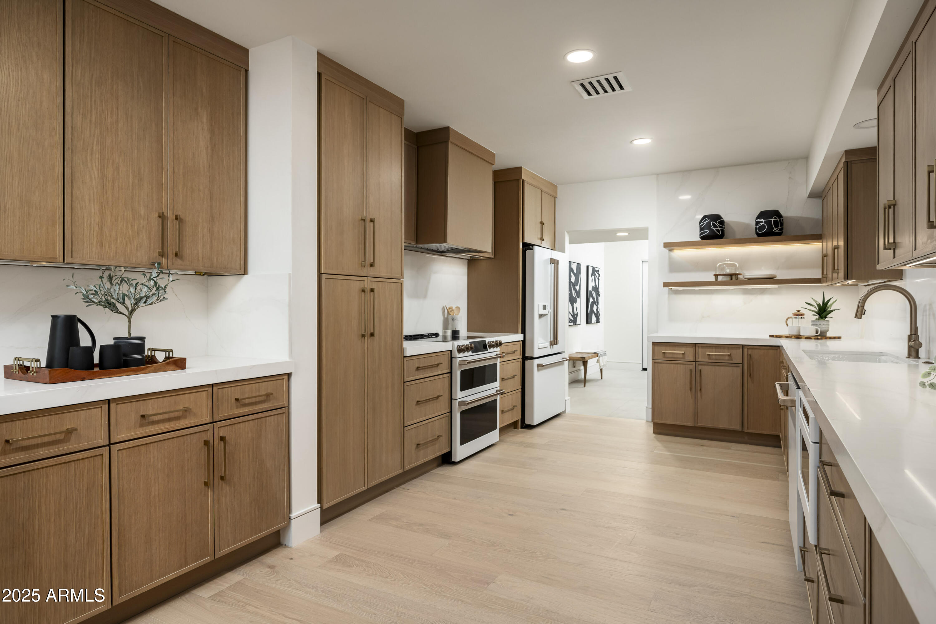 4446 E CAMELBACK Road, 102