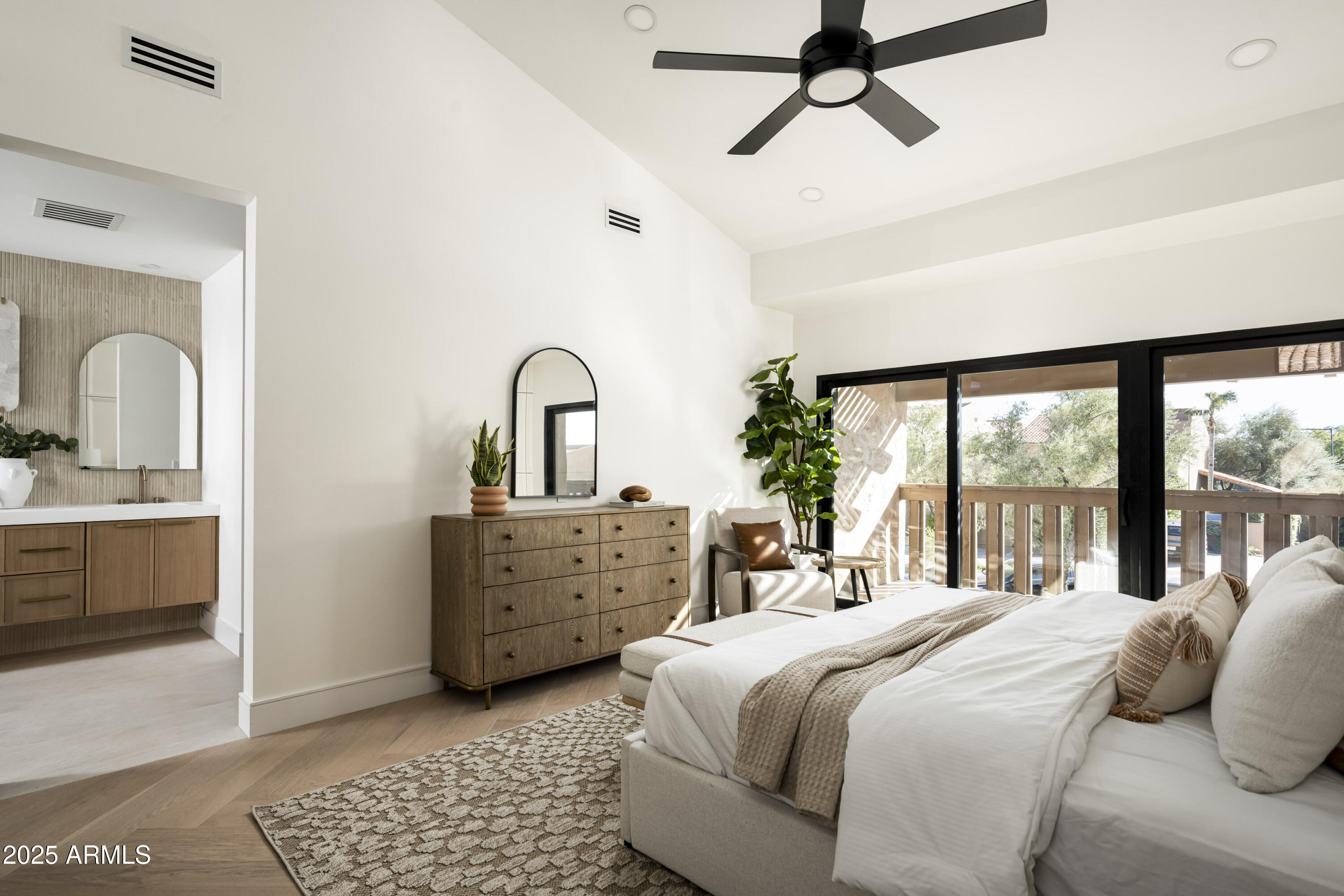 4446 E CAMELBACK Road, 102