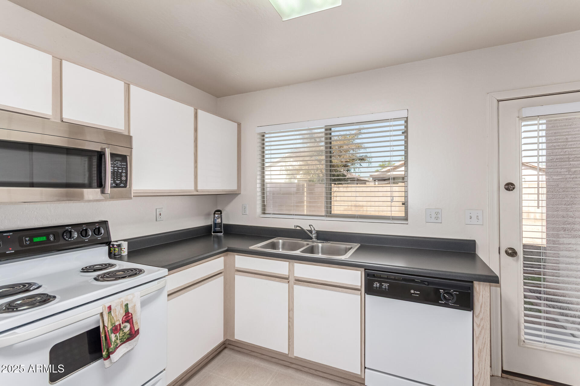 15882 W MADISON Street