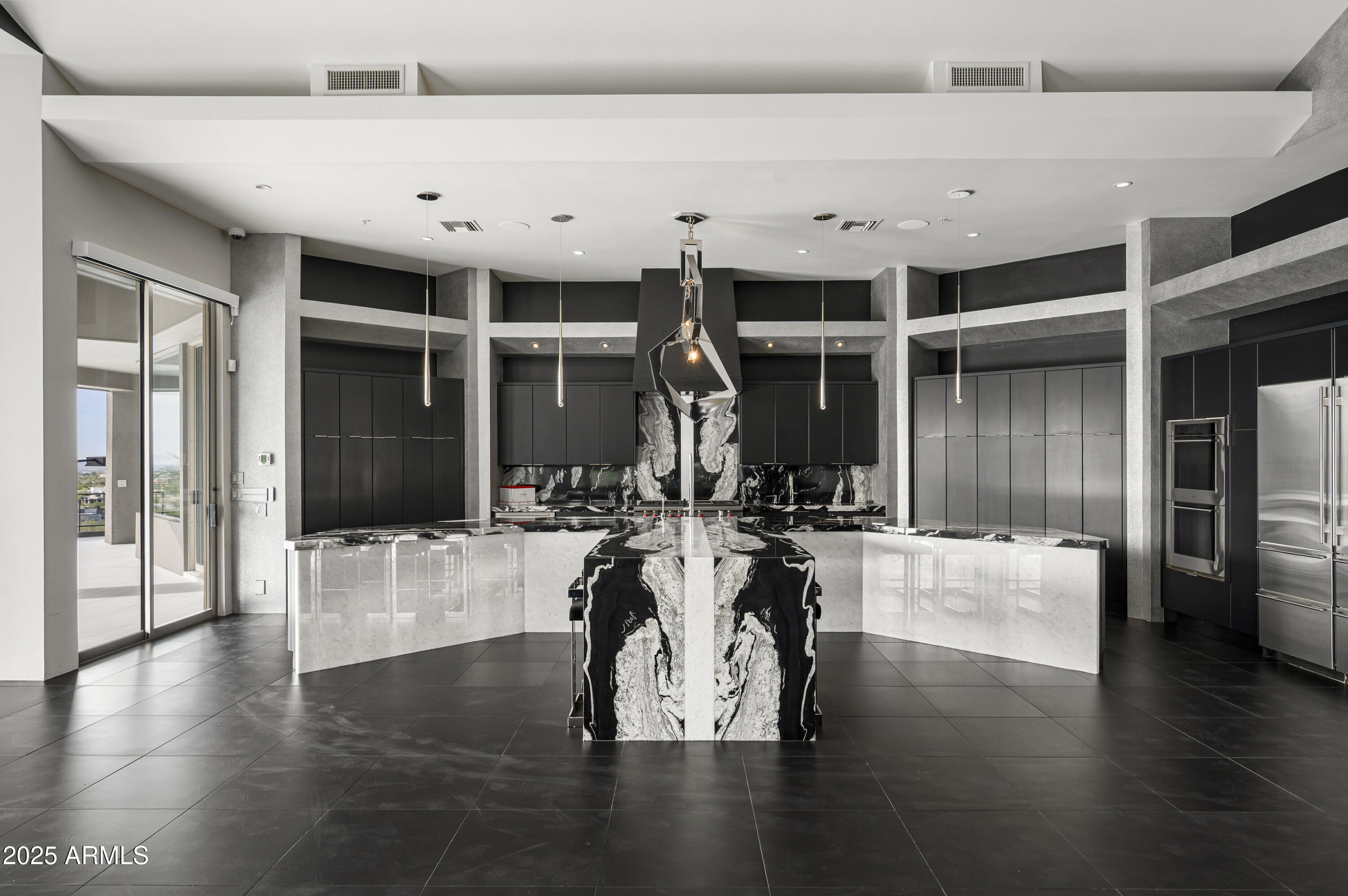 10324 E CALLE DE LAS BRISAS