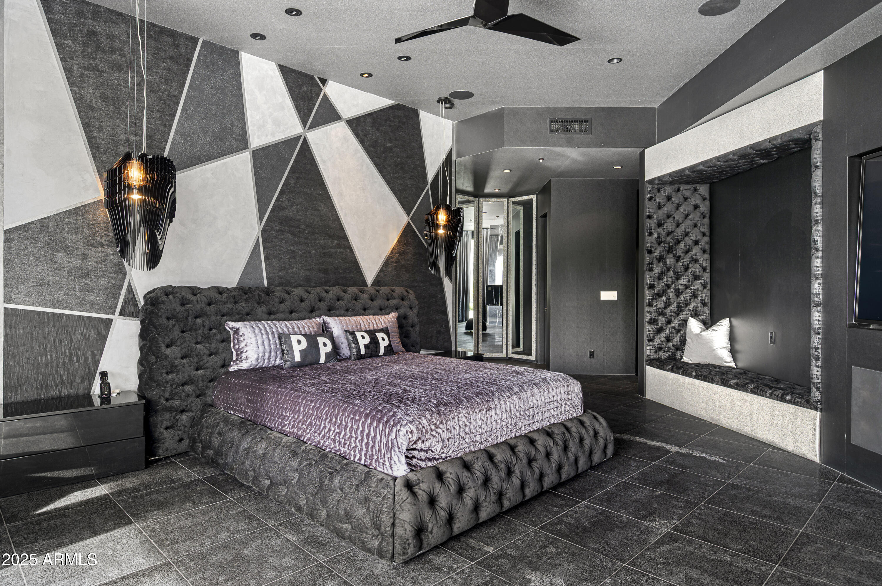 10324 E CALLE DE LAS BRISAS