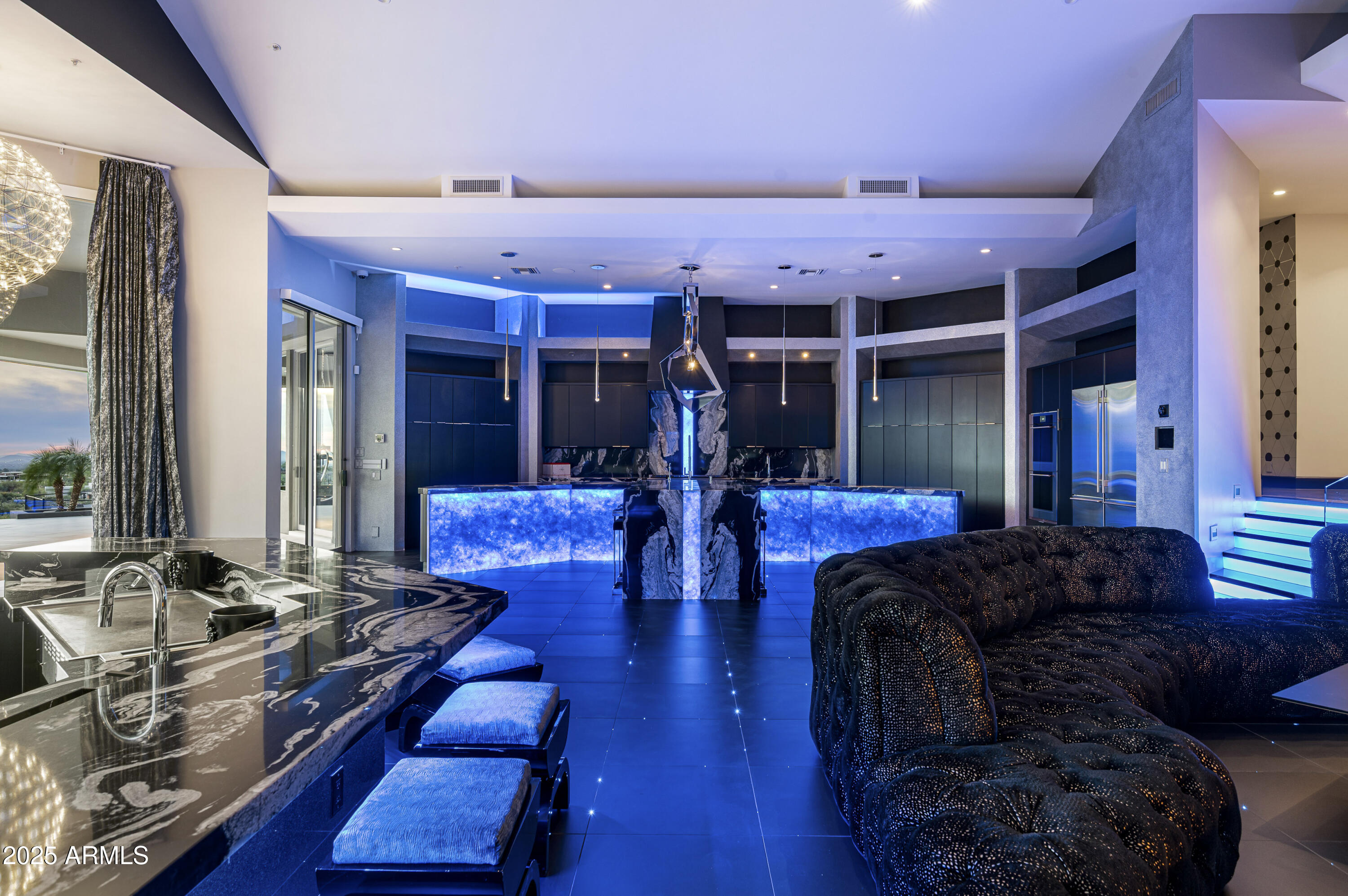 10324 E CALLE DE LAS BRISAS