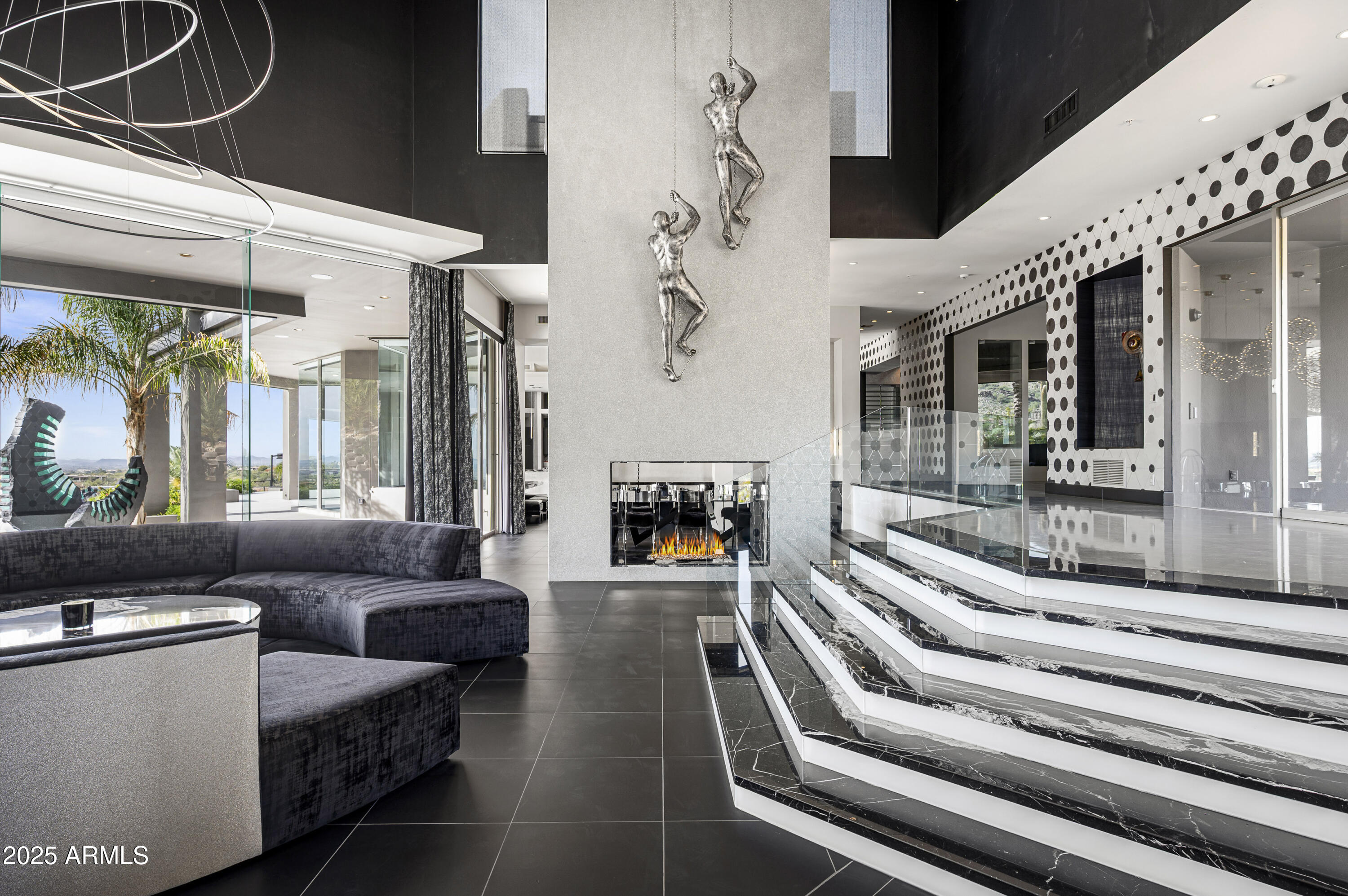 10324 E CALLE DE LAS BRISAS