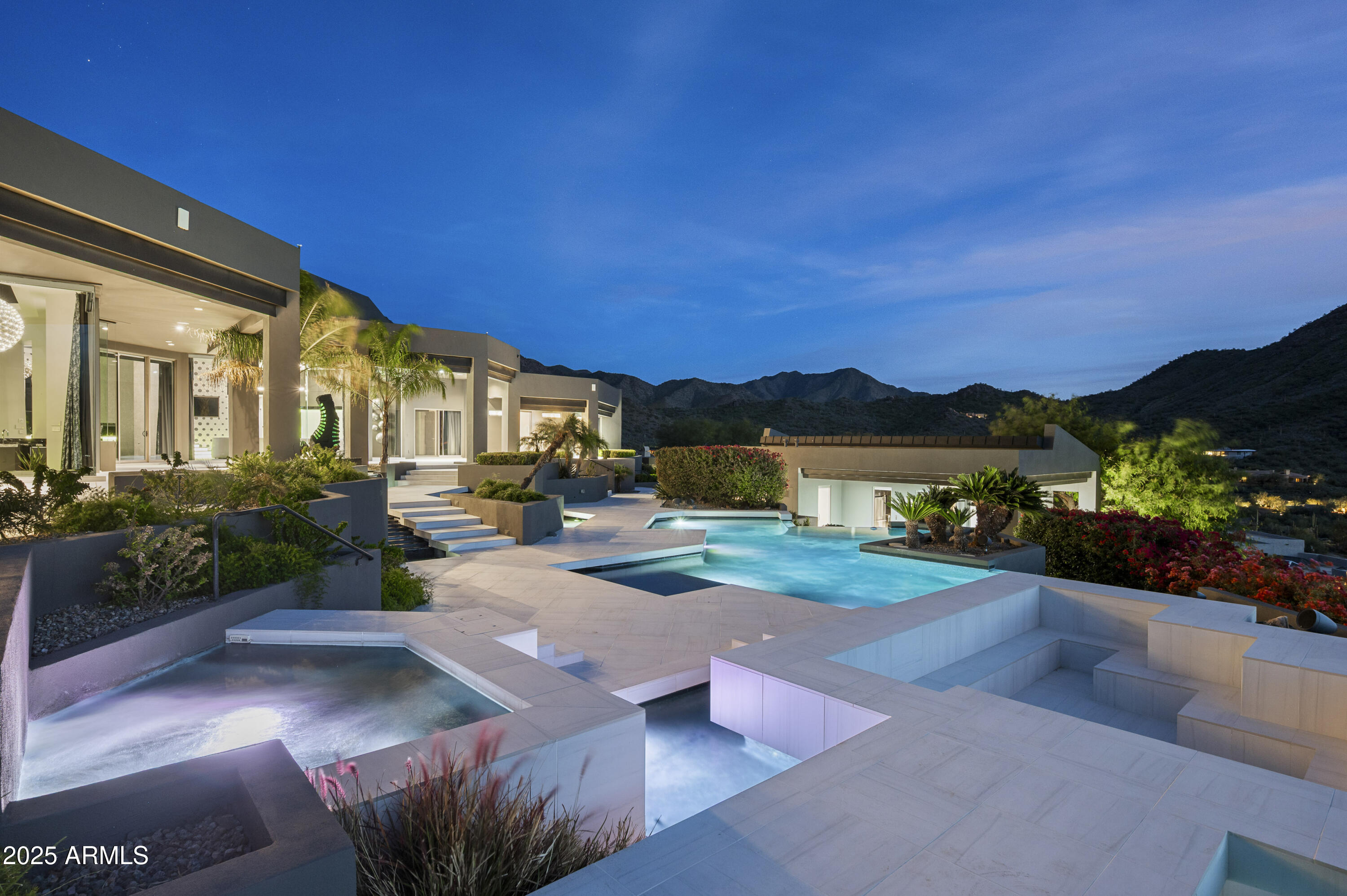 10324 E CALLE DE LAS BRISAS