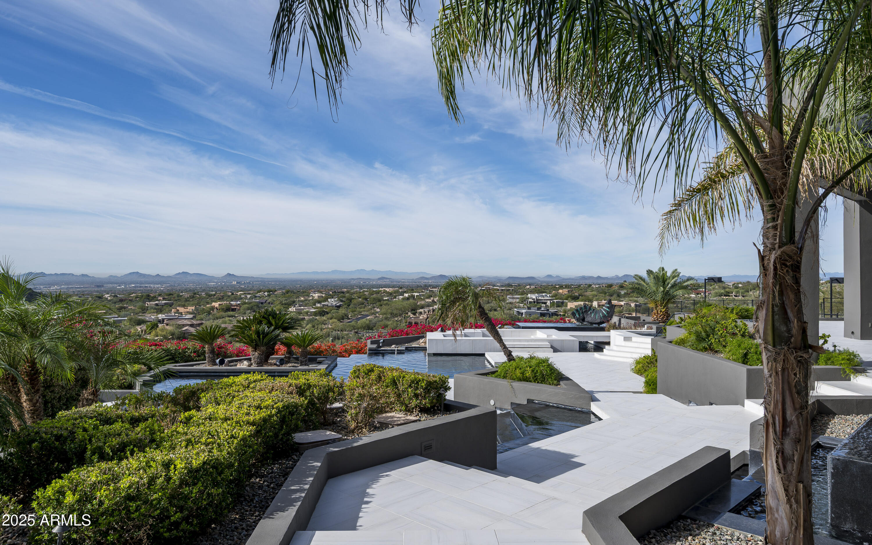 10324 E CALLE DE LAS BRISAS