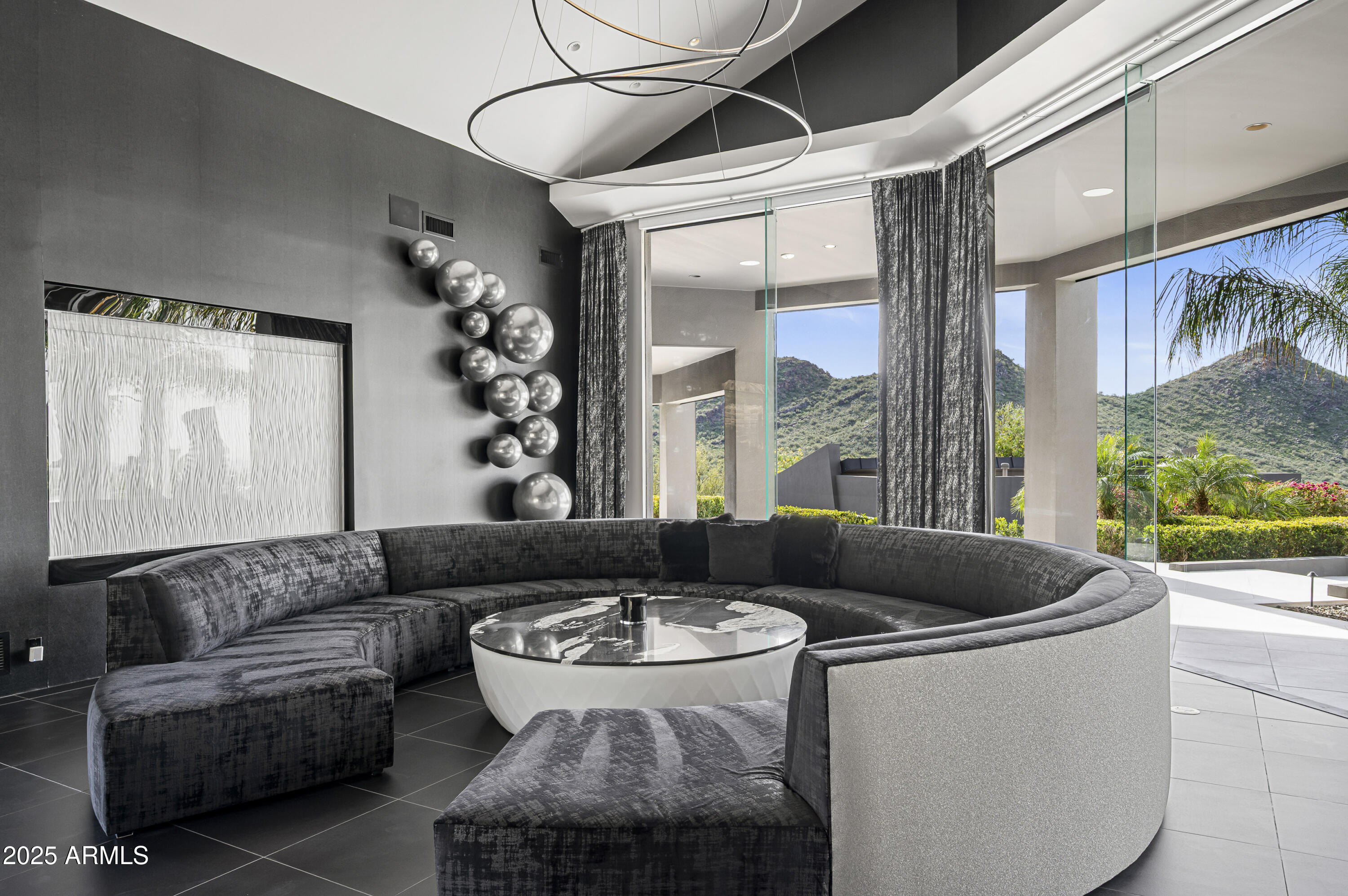 10324 E CALLE DE LAS BRISAS