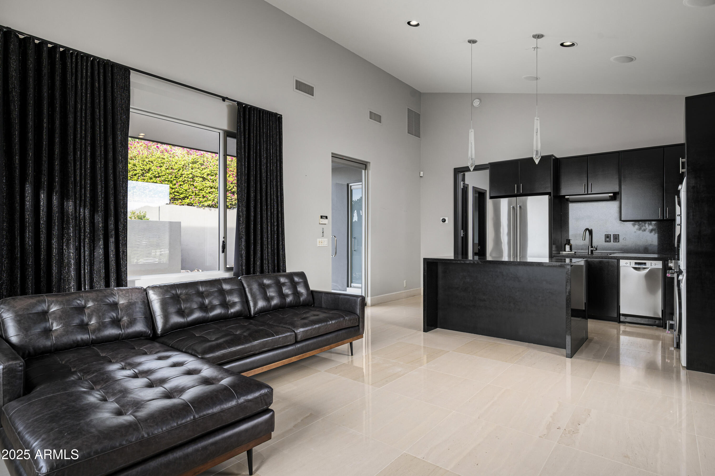 10324 E CALLE DE LAS BRISAS