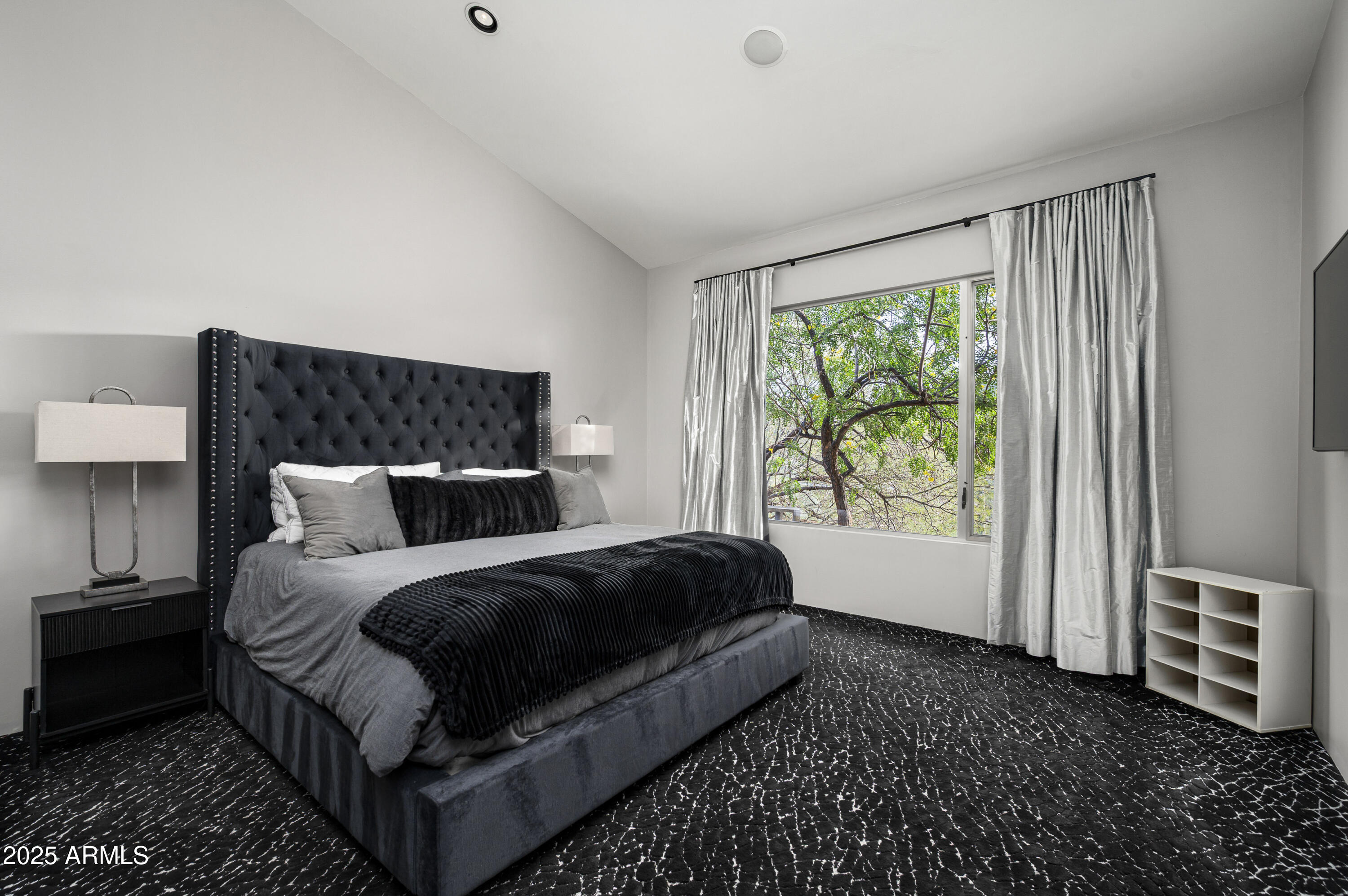 10324 E CALLE DE LAS BRISAS