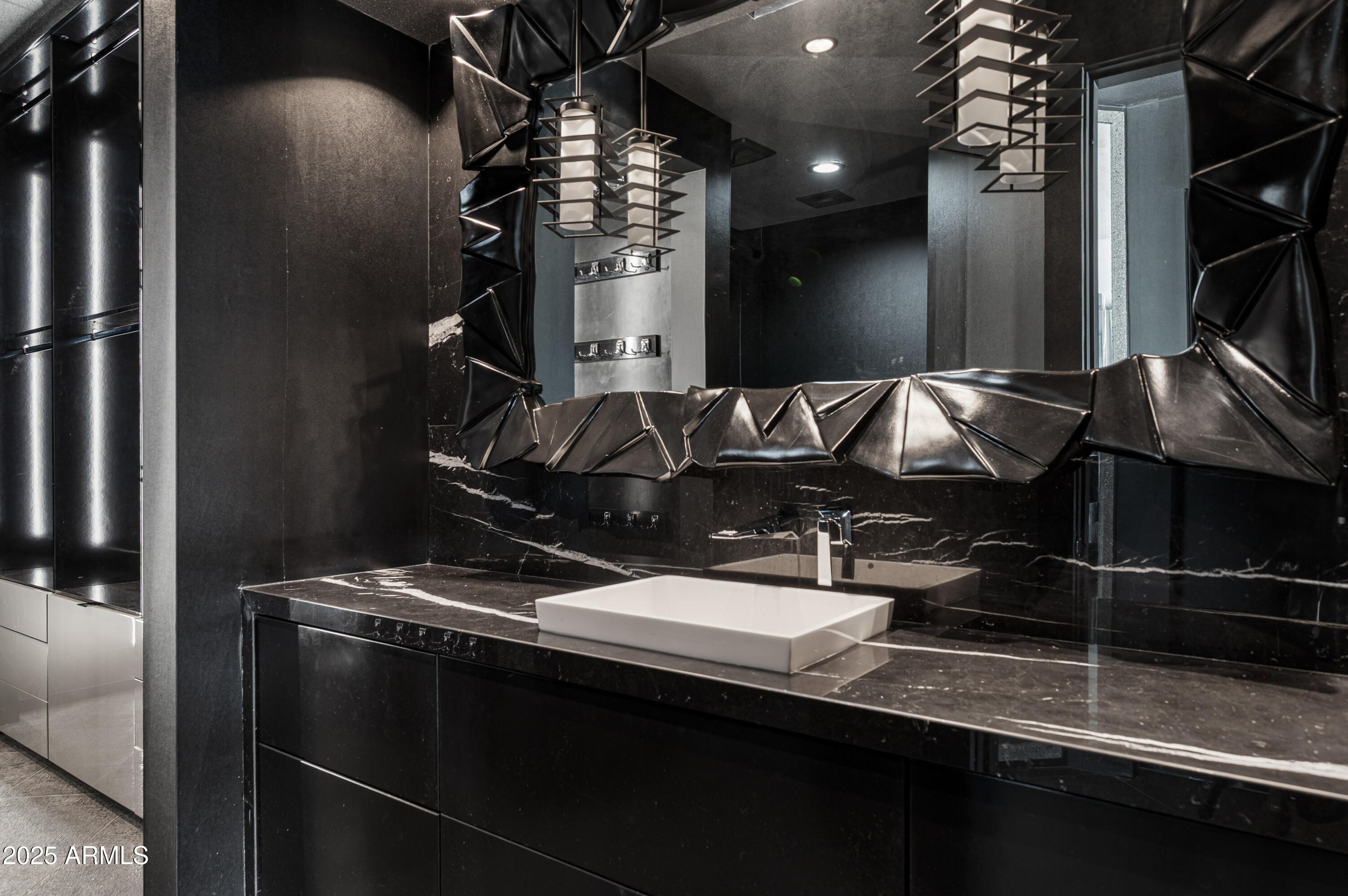 10324 E CALLE DE LAS BRISAS