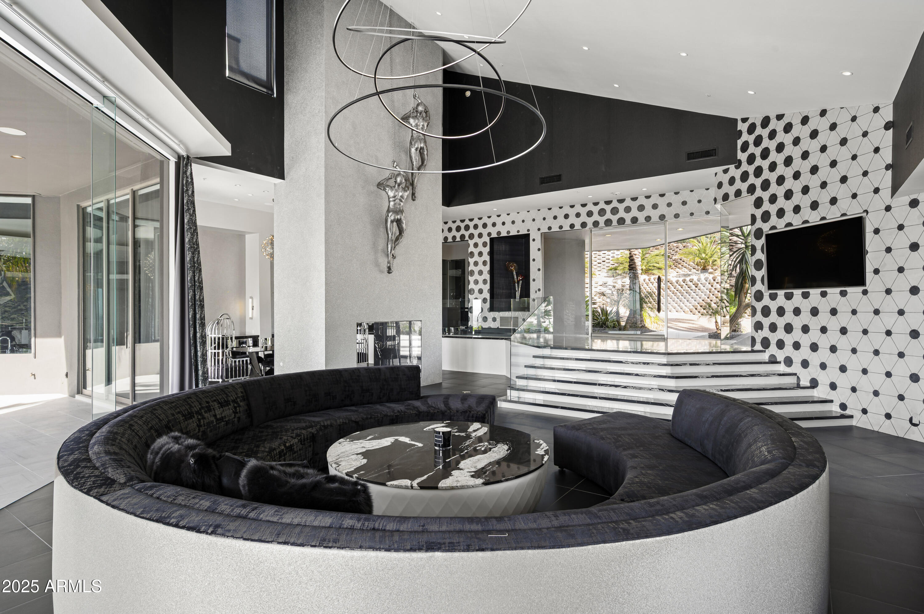 10324 E CALLE DE LAS BRISAS