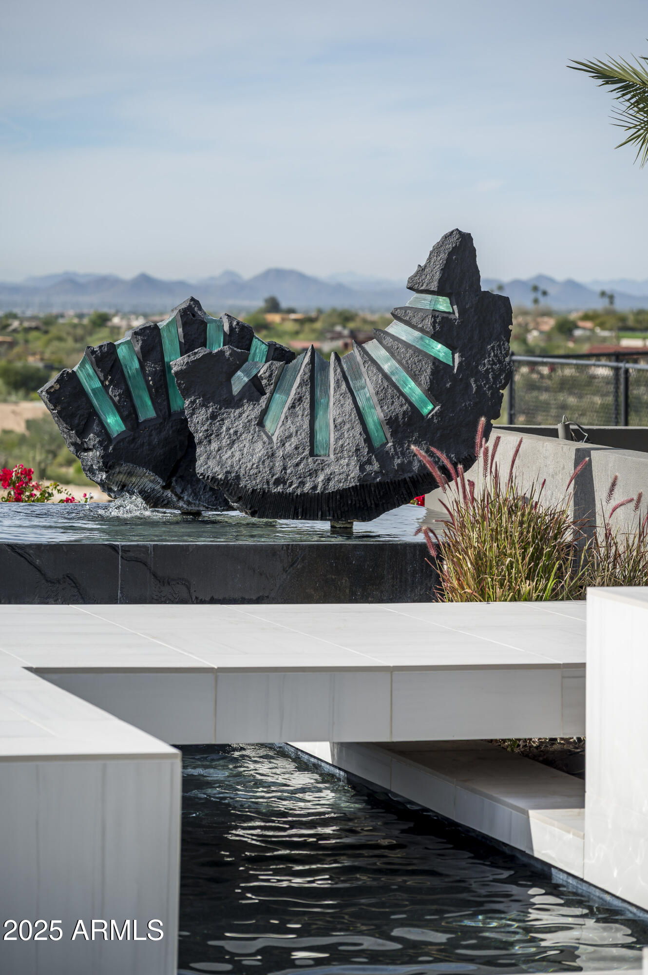 10324 E CALLE DE LAS BRISAS