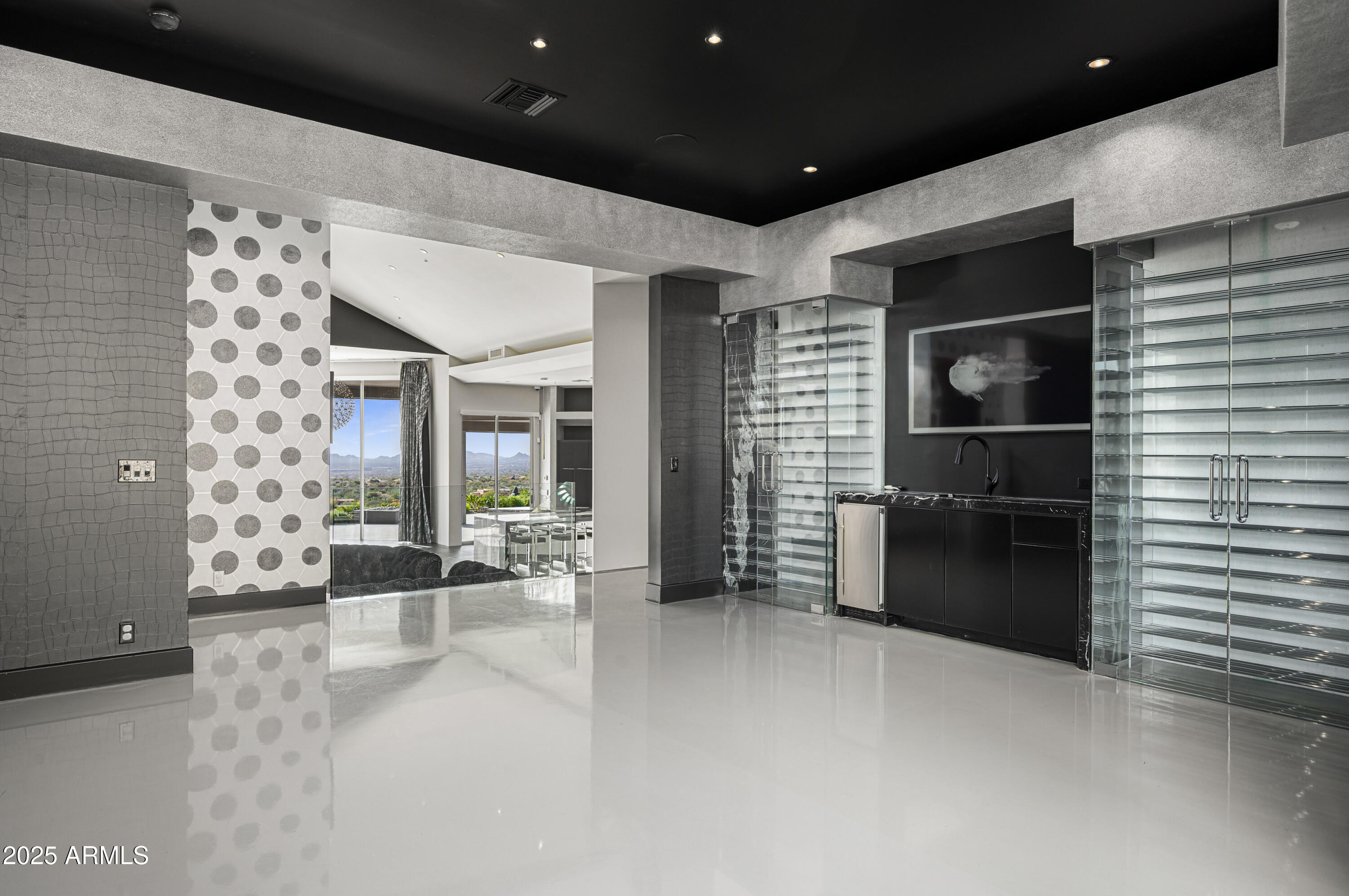 10324 E CALLE DE LAS BRISAS