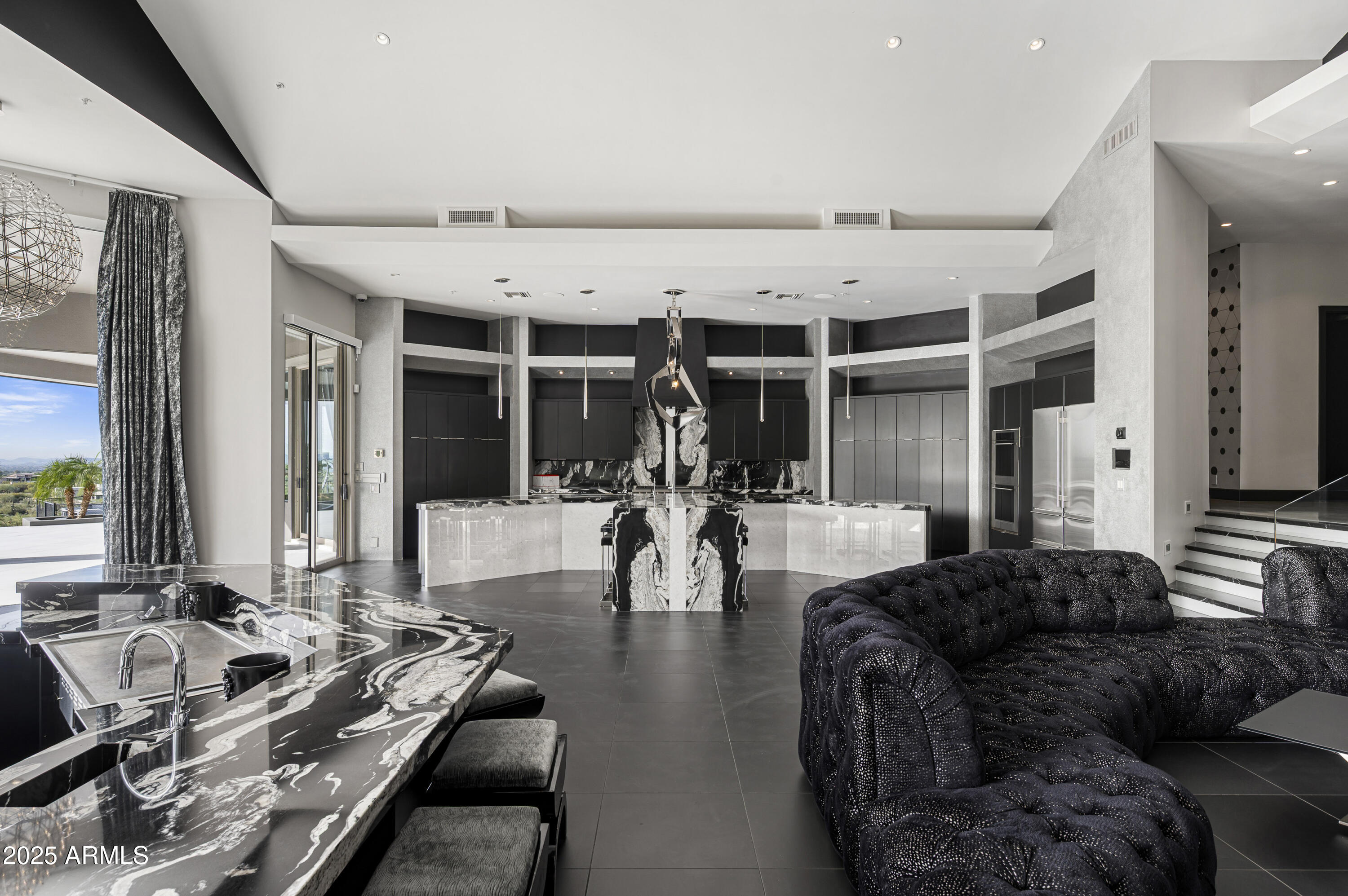 10324 E CALLE DE LAS BRISAS